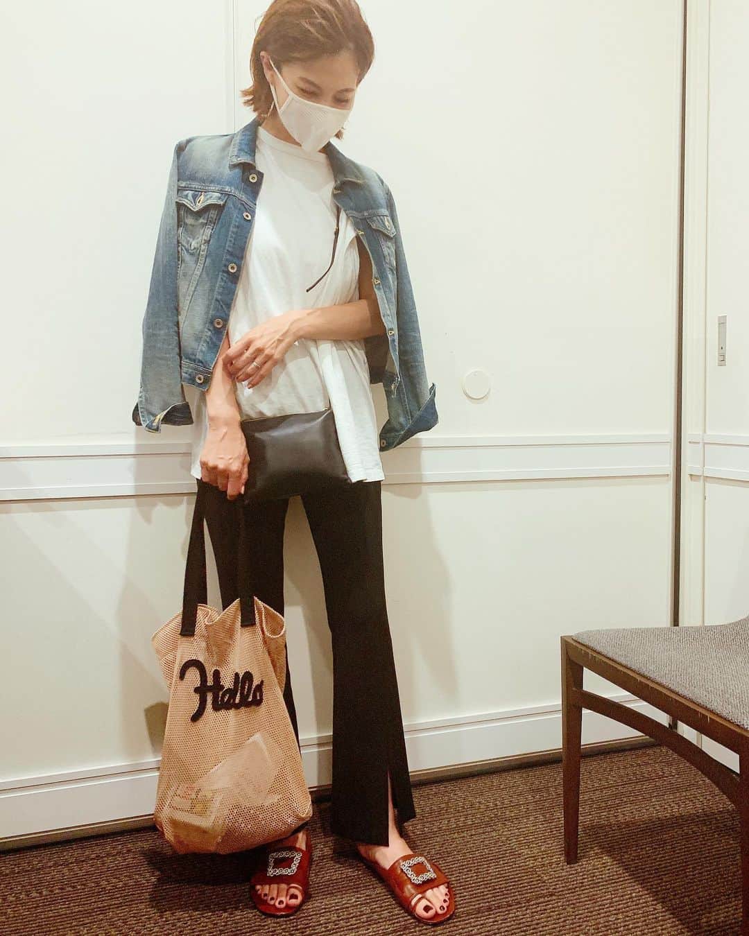 安田美沙子さんのインスタグラム写真 - (安田美沙子Instagram)「私服❤️ tops.. @florent___official  denimjacket.. @victim.jp  pants.. @coel_y  bag.. @ludlow_official  bag.. @therow shoes.. @pippichic_official . . . ヨンアちゃんのブランドのパンツ、形が綺麗でヘビロテ😊❤️ . . . #wear #みさこファッション　#ootd #私服　#florent #coel #ludlow  #pippichic #therow #ママコーデ」6月25日 15時50分 - yasuda_misako