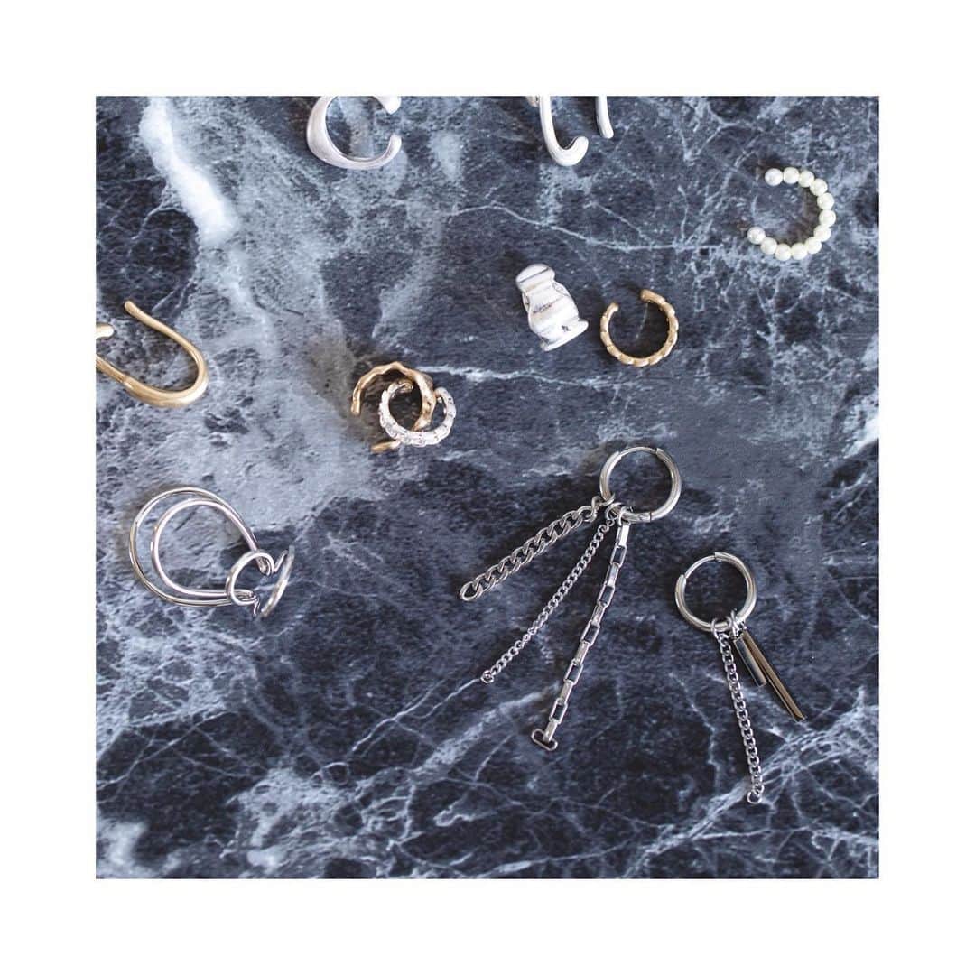 コレカウのインスタグラム：「ㅤㅤㅤㅤㅤㅤㅤㅤㅤㅤㅤㅤㅤ NEW ARRIVALS アクセサリー✨ ㅤㅤㅤㅤㅤㅤㅤㅤㅤㅤㅤㅤㅤ ㅤㅤㅤㅤㅤㅤ BROTHERHOOD メタルフープイヤーカフ ¥1,100(in tax) メタルWラインイヤーカフ ¥1,650(in tax) ㅤㅤㅤㅤㅤㅤㅤㅤㅤㅤㅤㅤㅤ ㅤㅤㅤㅤㅤㅤㅤㅤㅤㅤㅤㅤㅤ  ㅤㅤㅤㅤㅤㅤㅤㅤㅤㅤㅤㅤㅤ  #イヤーカフ #メタルアクセ #イヤリング #earrings #アクセサリー #アクセサリーが主役#カジュアルファッション #ユニセックスアクセサリー #ユニセックス女子　#summerfashion #ladysfashion #perky_room #韓国ファッション #夏コーデ #シンプルコーデ #大人カジュアル #カジュアルコーデ #サマーコーデ #accessories #fashion #chao_app #zozotown」