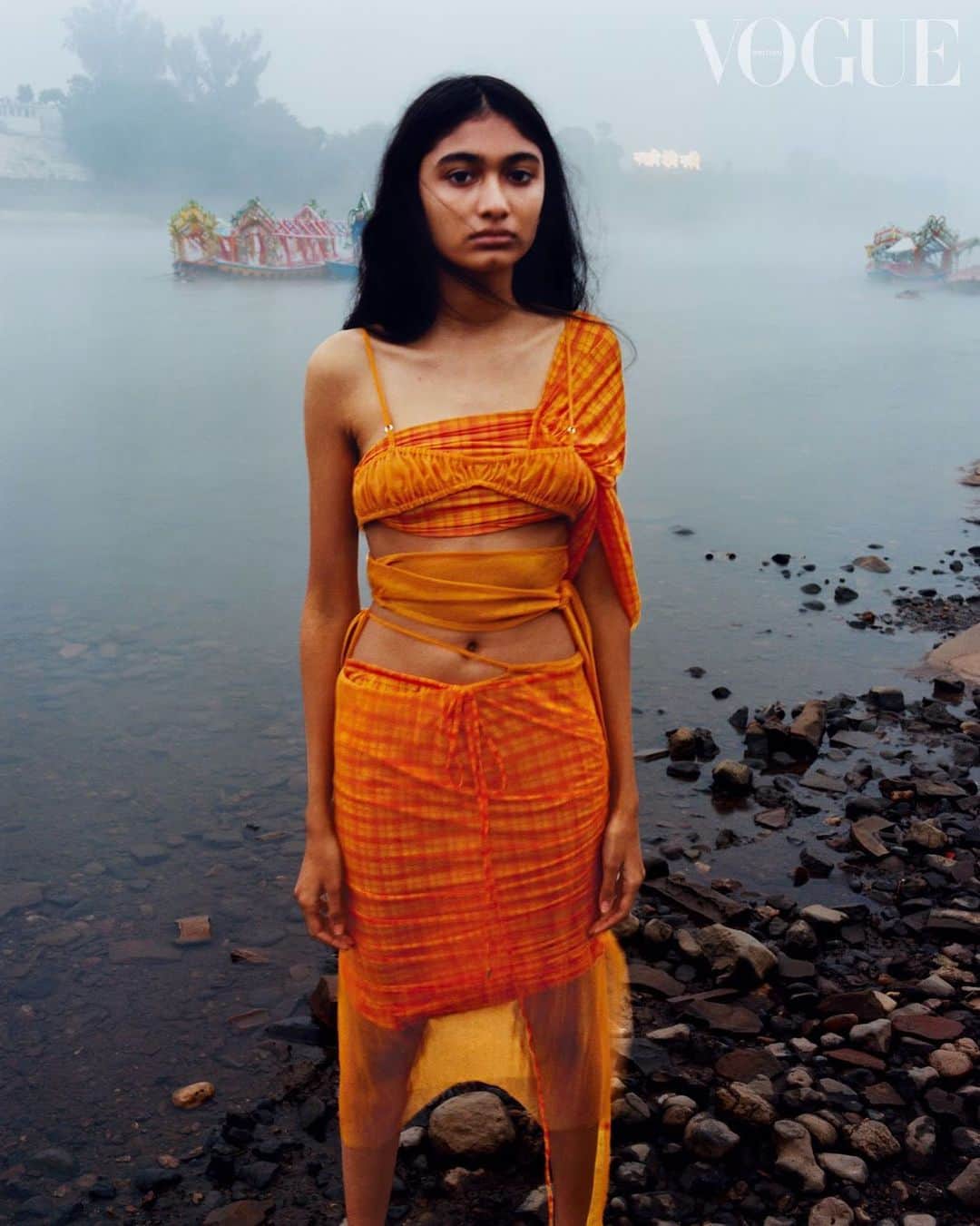 British Vogueさんのインスタグラム写真 - (British VogueInstagram)「For @Supriya_Lele, a second-generation British Indian who grew up in the Midlands, her decision to pursue fashion design disrupted an illustrious lineage of medics – but that hasn't stopped her from dressing them. In the July Issue of #BritishVogue, @Osman_Ahmed_ finds out how the LVMH Prize-winning designer is turning an analytical eye on her heritage, as well as subverting the cultural traditions and experiences of her family. Click the link in bio to read the full interview.  Photographed by @Jamie.Hawkesworth on the banks of the holy Narmada River in India’s Madhya Pradesh.」6月25日 15時56分 - britishvogue