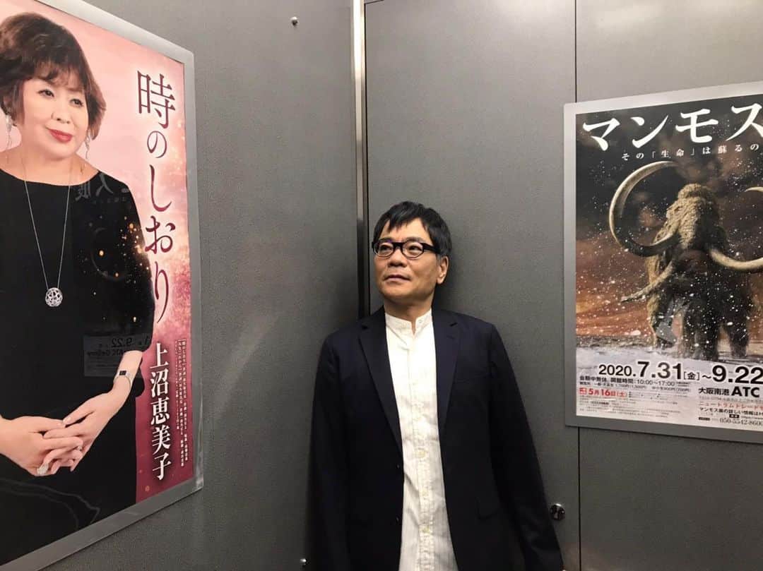 いとうせいこうのインスタグラム：「マンモス展のプロモーションで関テレに一日います。」