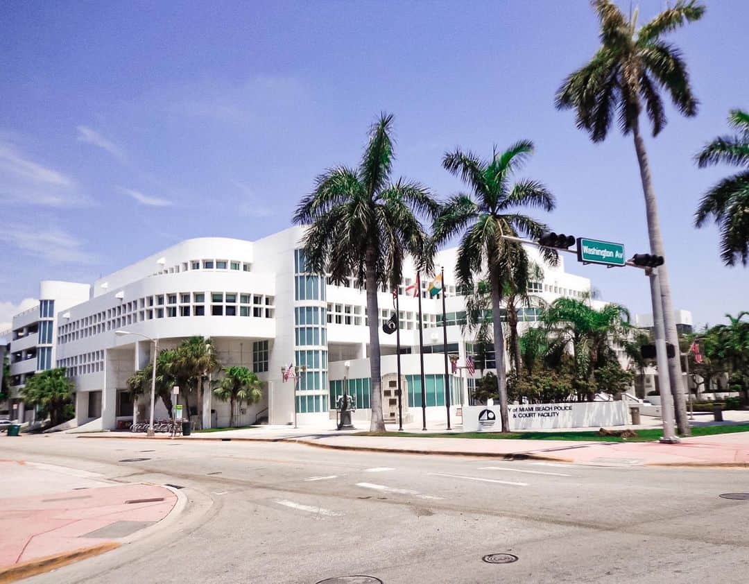 アガタ・クリゲルのインスタグラム：「Staying home was nice for some time but.... Man, I miss travelling!!!!! 😒 #tb #Miami #washingtonavenue #travel #vscocam #vsco #USA」