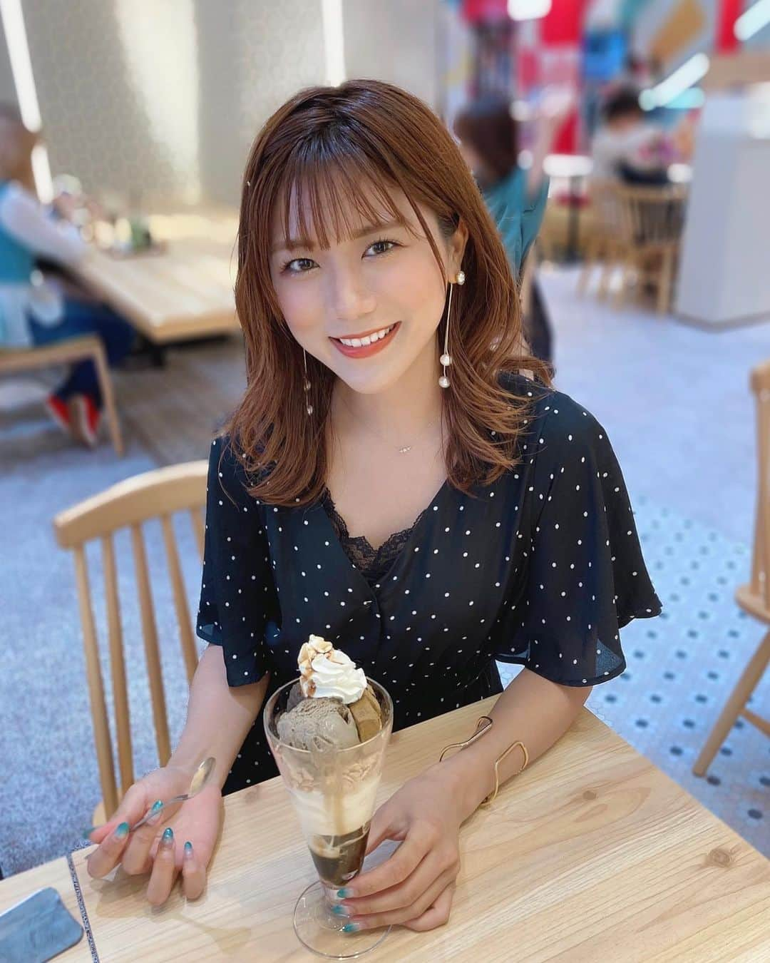 海江田麻貴さんのインスタグラム写真 - (海江田麻貴Instagram)「ㅤㅤㅤ  ㅤㅤㅤ ほうじ茶ぱふぇ🤎💗 なんやゆうて食べてるときがいちばんしあわせ♡  ㅤㅤㅤ  ㅤㅤㅤ  ㅤㅤㅤ #ぱふぇ #パフェ活 #パフェ部 #パフェ #parfait #ほうじ茶スイーツ #ほうじ茶アイス #ほうじ茶パフェ #sweetslover #甘党女子 #甘党 #nanasgreentea #roastedgreentea #カフェ活 #外ハネアレンジ #外巻き #シースルーバング #ドットワンピ #blackcode #パールピアス #japanesegirl」6月25日 22時07分 - _makiii0924_