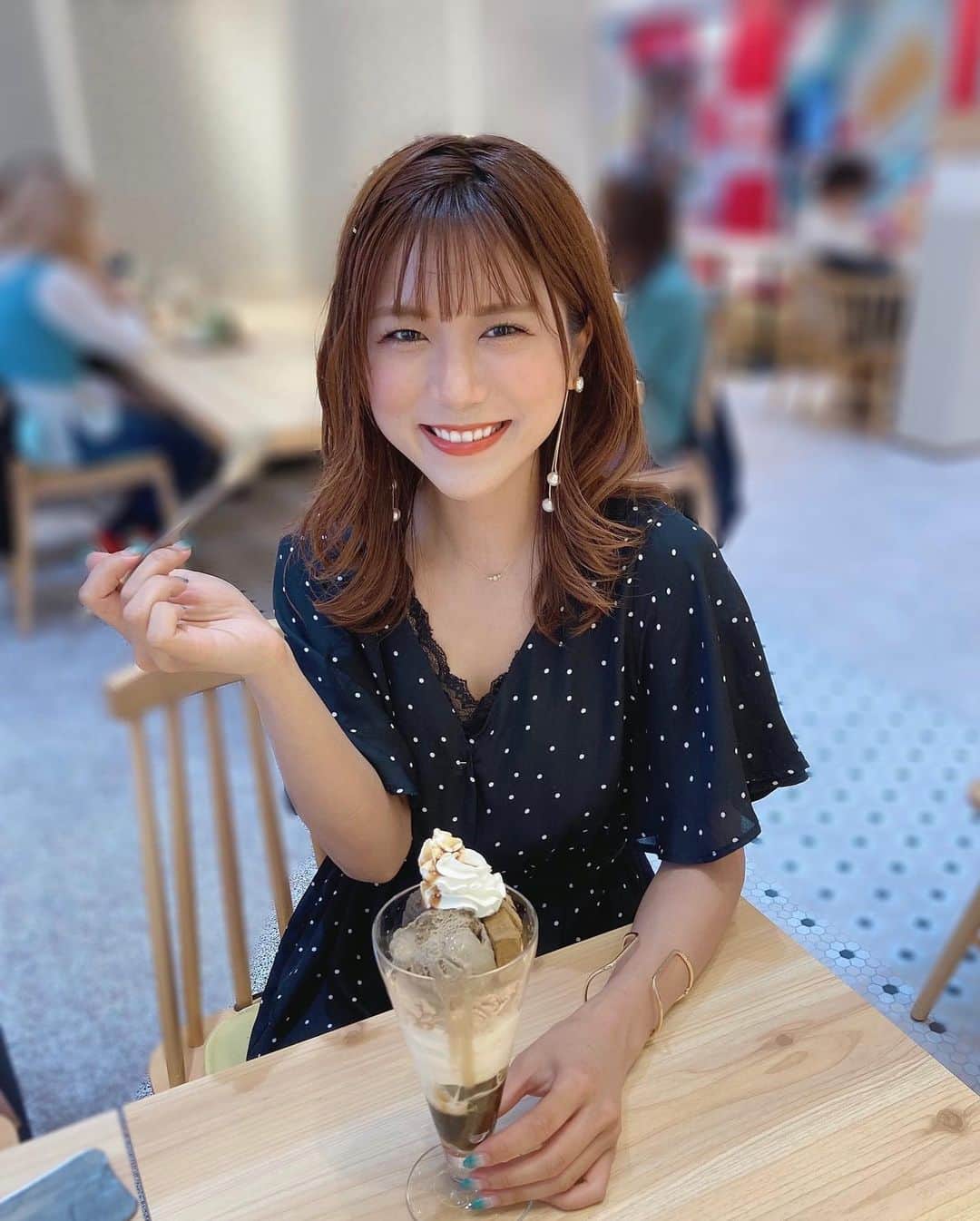 海江田麻貴さんのインスタグラム写真 - (海江田麻貴Instagram)「ㅤㅤㅤ  ㅤㅤㅤ ほうじ茶ぱふぇ🤎💗 なんやゆうて食べてるときがいちばんしあわせ♡  ㅤㅤㅤ  ㅤㅤㅤ  ㅤㅤㅤ #ぱふぇ #パフェ活 #パフェ部 #パフェ #parfait #ほうじ茶スイーツ #ほうじ茶アイス #ほうじ茶パフェ #sweetslover #甘党女子 #甘党 #nanasgreentea #roastedgreentea #カフェ活 #外ハネアレンジ #外巻き #シースルーバング #ドットワンピ #blackcode #パールピアス #japanesegirl」6月25日 22時07分 - _makiii0924_