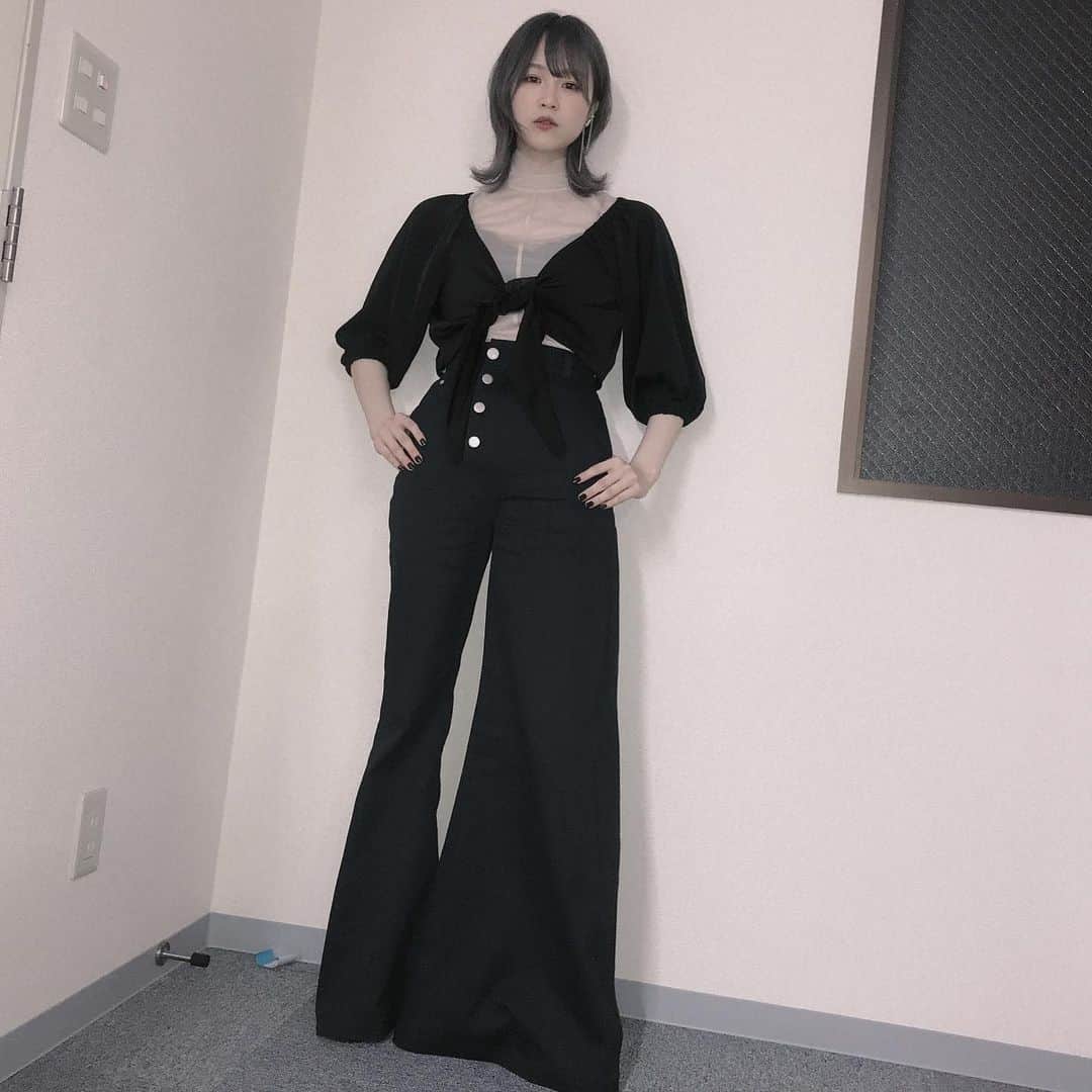 三田麻央さんのインスタグラム写真 - (三田麻央Instagram)「今日のお衣装もバチかわでイノチ助かる…😭」6月25日 22時07分 - kyunmao_m99