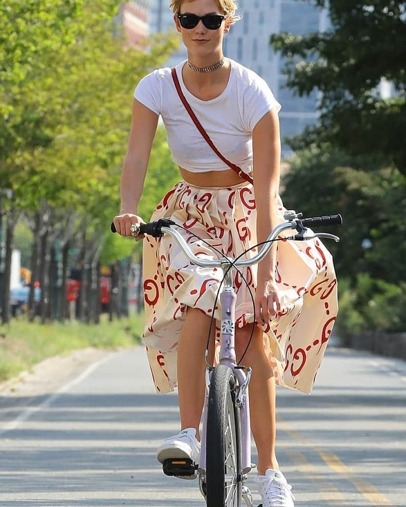 オーガニックバイジョンパトリックさんのインスタグラム写真 - (オーガニックバイジョンパトリックInstagram)「What better accessory for a white t-shirt than a bicycle? Our organic Tees, perfect for all your summertime adventures.  #organicbyjohnpatrick #jporganic #organiccottontshirt #organiccotton #summertime #summerbikeride #whitetshirt #sustainablity」6月25日 22時08分 - jporganic