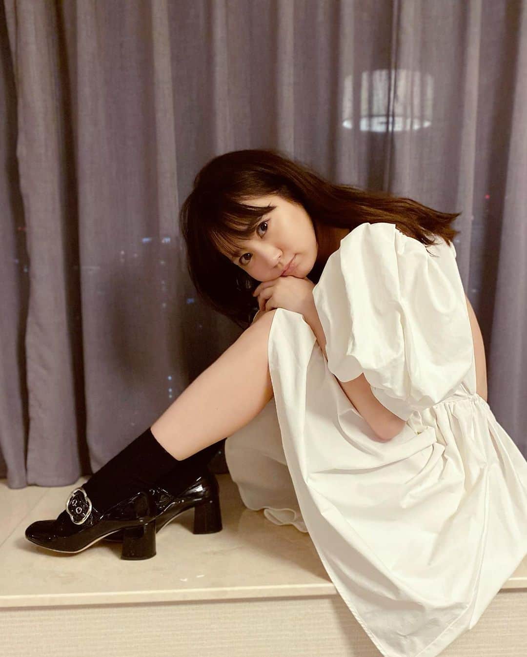 浜田翔子さんのインスタグラム写真 - (浜田翔子Instagram)「こんばんは🥟 今日は餃子たべた🥟🥟🥟 珍しくヒール👠 #honeymihoney  #miumiu」6月25日 22時09分 - shoko_hamada