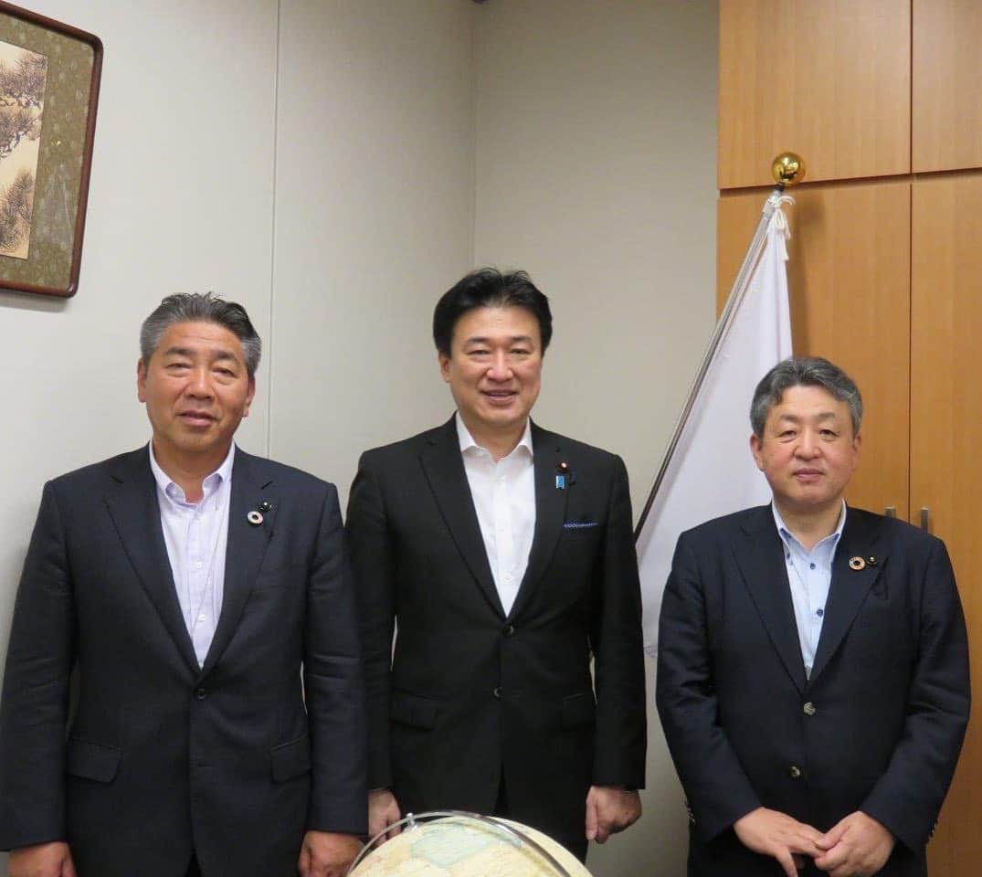 木原稔のインスタグラム：「熊本県議会から池田和貴議長と渕上陽一副議長が就任挨拶に来られました！」