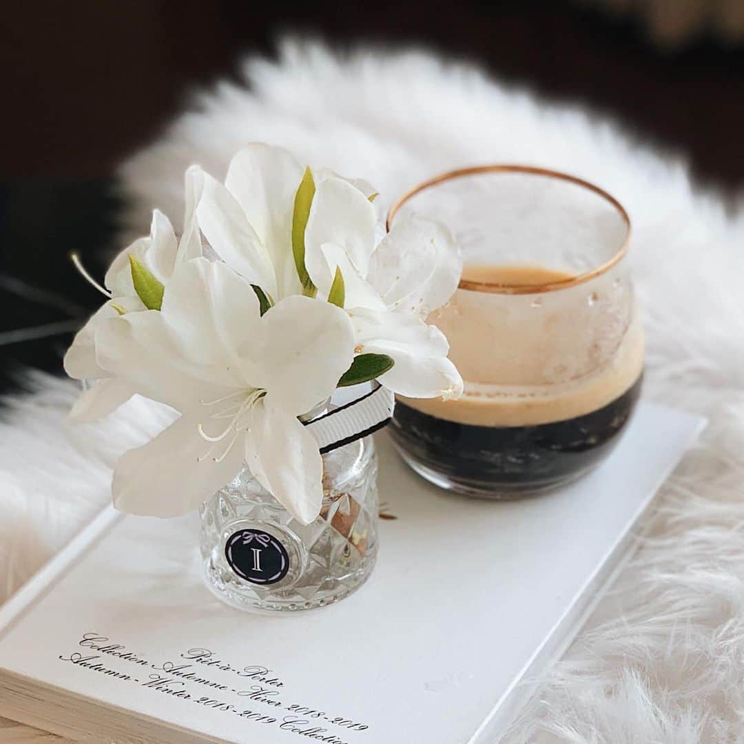 クリスティン・ウェイのインスタグラム：「Thursday #teatime #athome #stayhome #staycosy #cwlife」