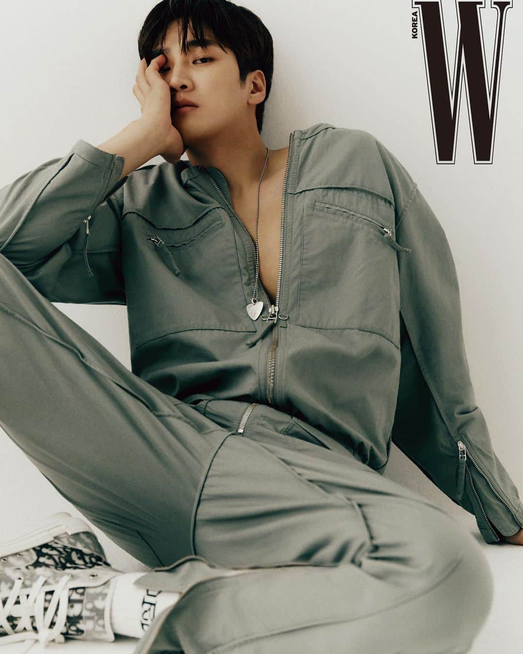 アン・ボヒョンさんのインスタグラム写真 - (アン・ボヒョンInstagram)「W 7월호 🙏 @wkorea @wkorea_man」6月25日 16時59分 - bohyunahn