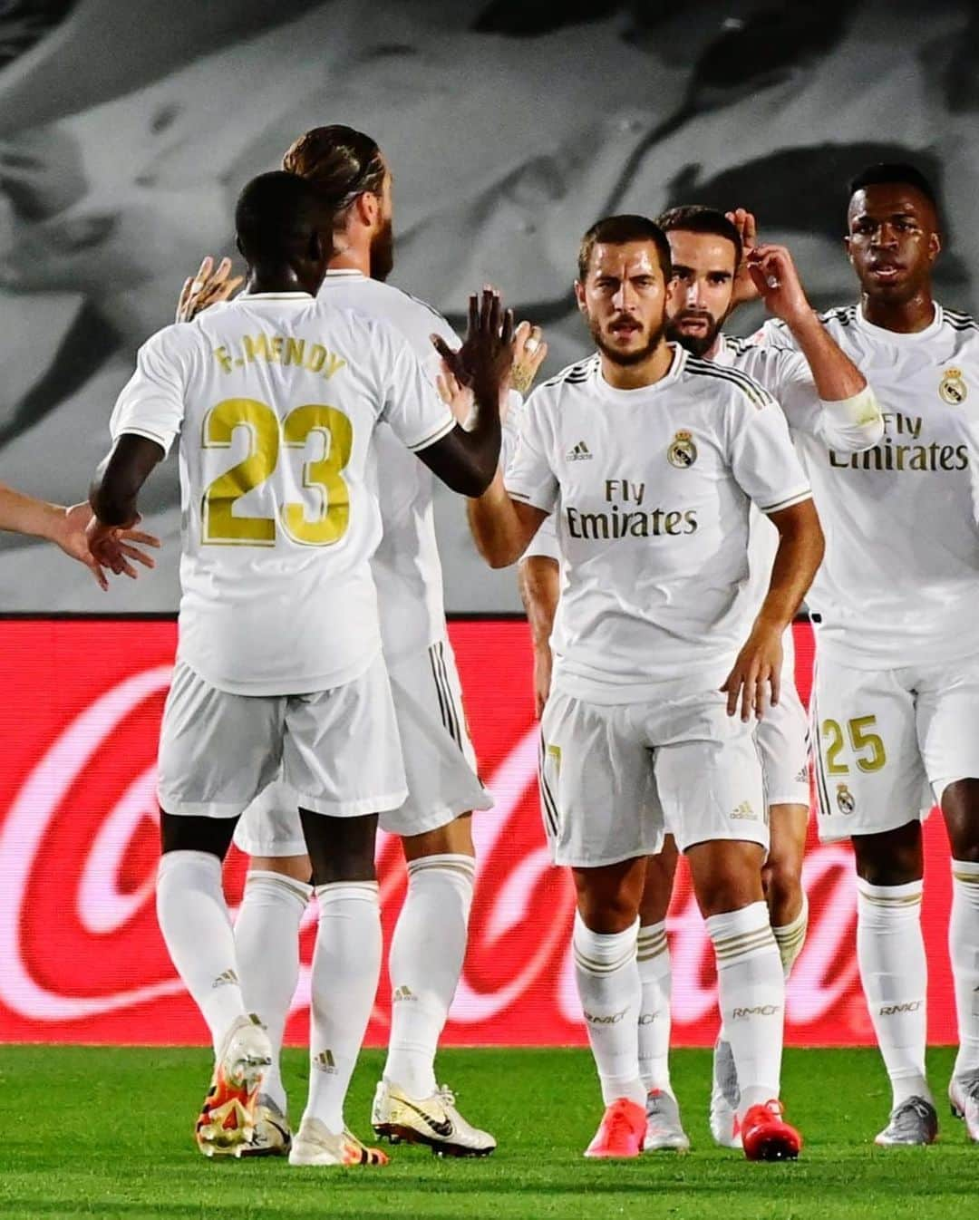 エデン・アザールさんのインスタグラム写真 - (エデン・アザールInstagram)「Nice to see my bro @salibur24 ... we keep working hard in @laliga #halamadrid @realmadrid」6月25日 17時09分 - hazardeden_10