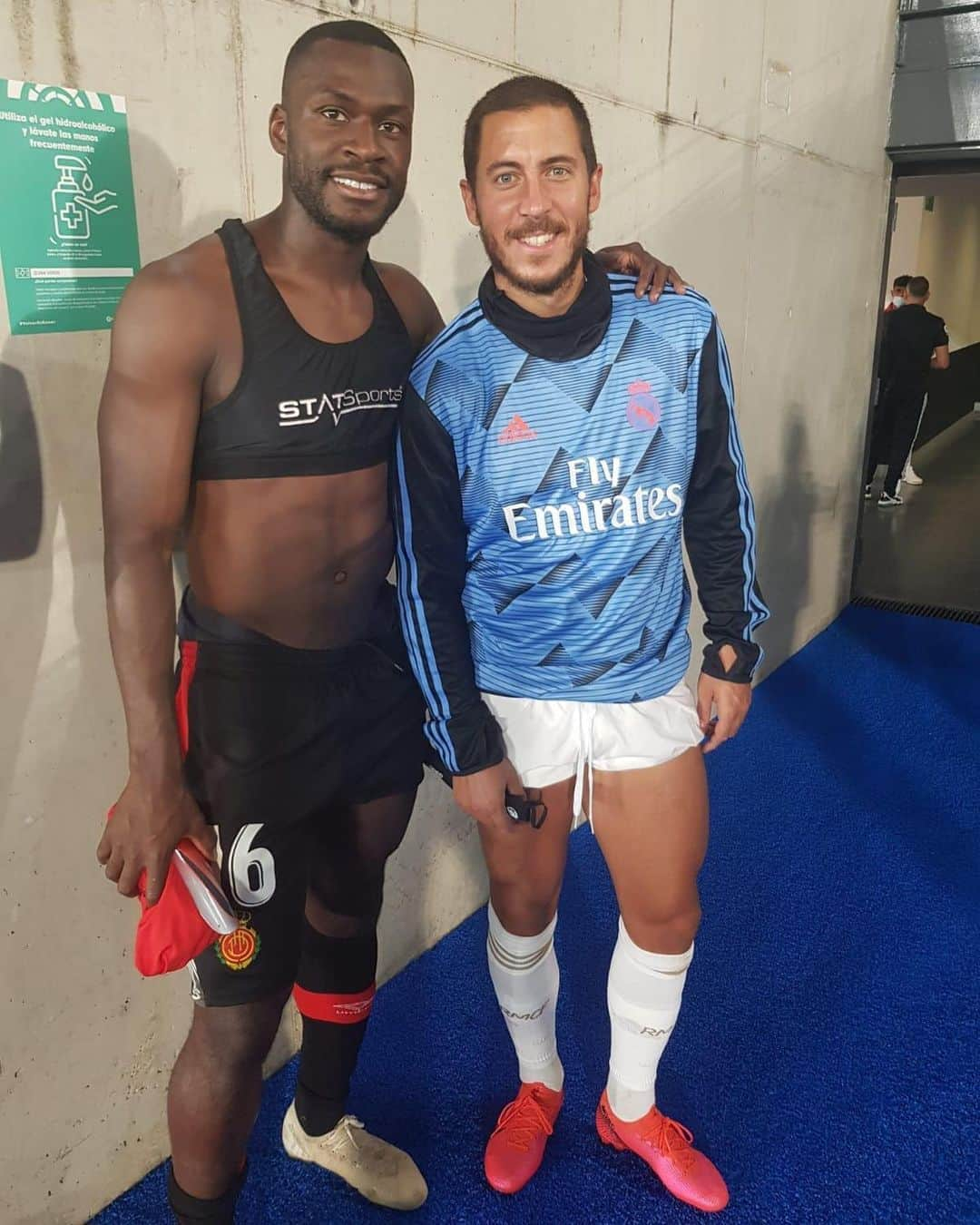 エデン・アザールさんのインスタグラム写真 - (エデン・アザールInstagram)「Nice to see my bro @salibur24 ... we keep working hard in @laliga #halamadrid @realmadrid」6月25日 17時09分 - hazardeden_10