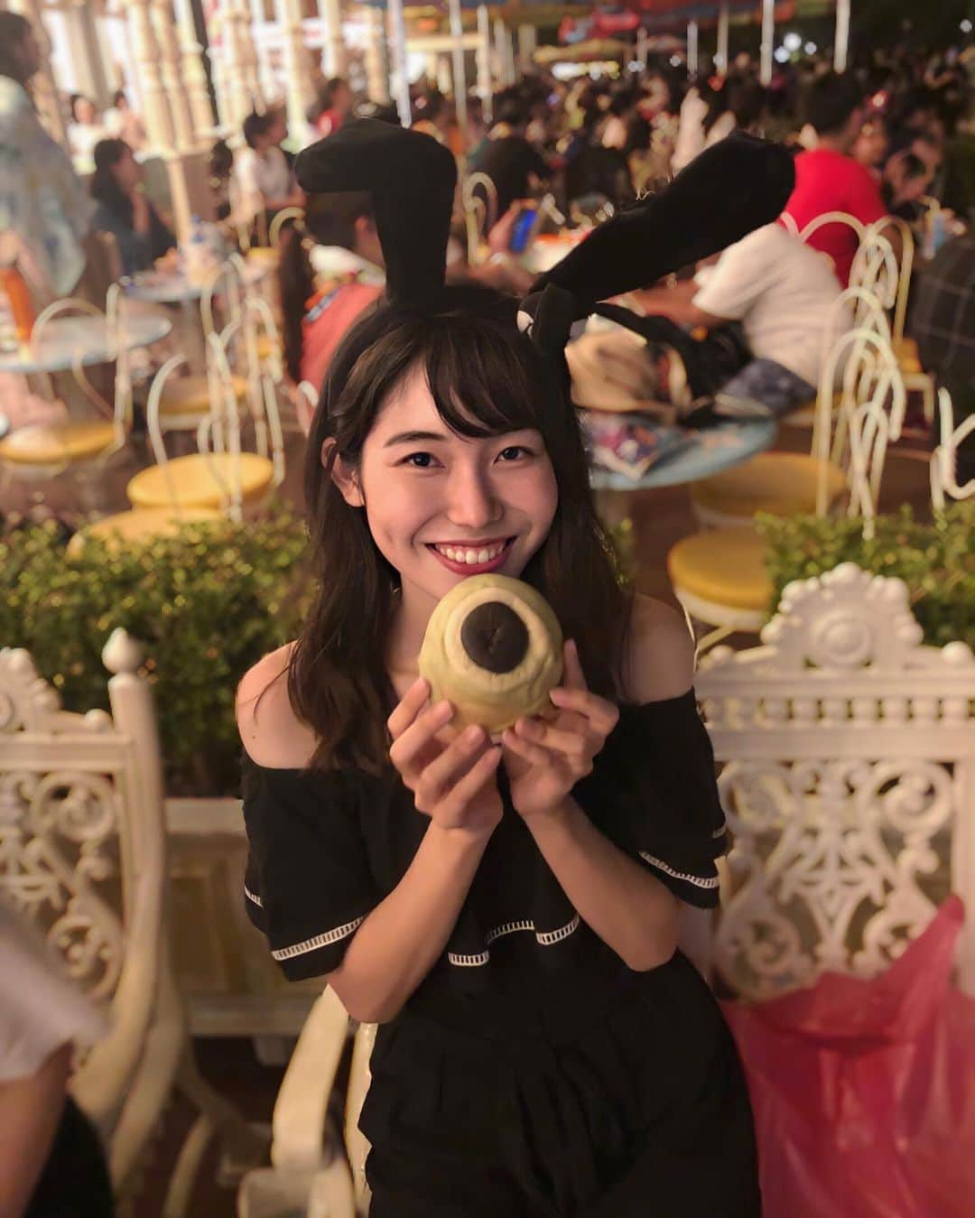 小川沙樹のインスタグラム：「ディズニーもうちょっとで開くんですね!! 2年前に行った以来行けてないから今年こそはと思ってたのに夏は我慢かな😭」