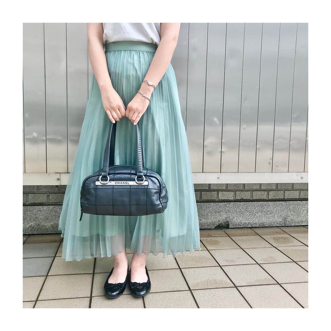 のインスタグラム：「-HIROB札幌店-﻿ ﻿ ＼ 7/12まで10%OFF開催中です！／﻿ 一部除外品有り。﻿ ﻿ ﻿ vintage CHANEL BAG﻿ No. 20092890-733010﻿ ¥120,000+tax﻿ ﻿  ヴィンテージ シャネルバッグが﻿ 入荷致しました◎﻿ ﻿  ご来店が難しい場合は、﻿ お電話でのご対応もお受けしておりますので、﻿ お気軽にご相談くださいませ。﻿ ﻿ ﻿ お問い合わせ﻿ tel: 011-209-5119﻿ ﻿ ﻿ #hirob﻿ #hirobsapporo﻿ #baycrews﻿ #sapporo﻿ #vintage﻿ #antique﻿ #vintagechanel﻿ #chanelbag﻿ ﻿ #ヒロブ ﻿ #ヒロブ札幌店﻿ #ベイクルーズ﻿ #札幌ステラプレイス﻿ #札幌jrタワー﻿ #ヴィンテージ﻿ #アンティーク﻿ #ヴィンテージシャネル﻿ #シャネルバッグ﻿ ﻿ #香奈儿」