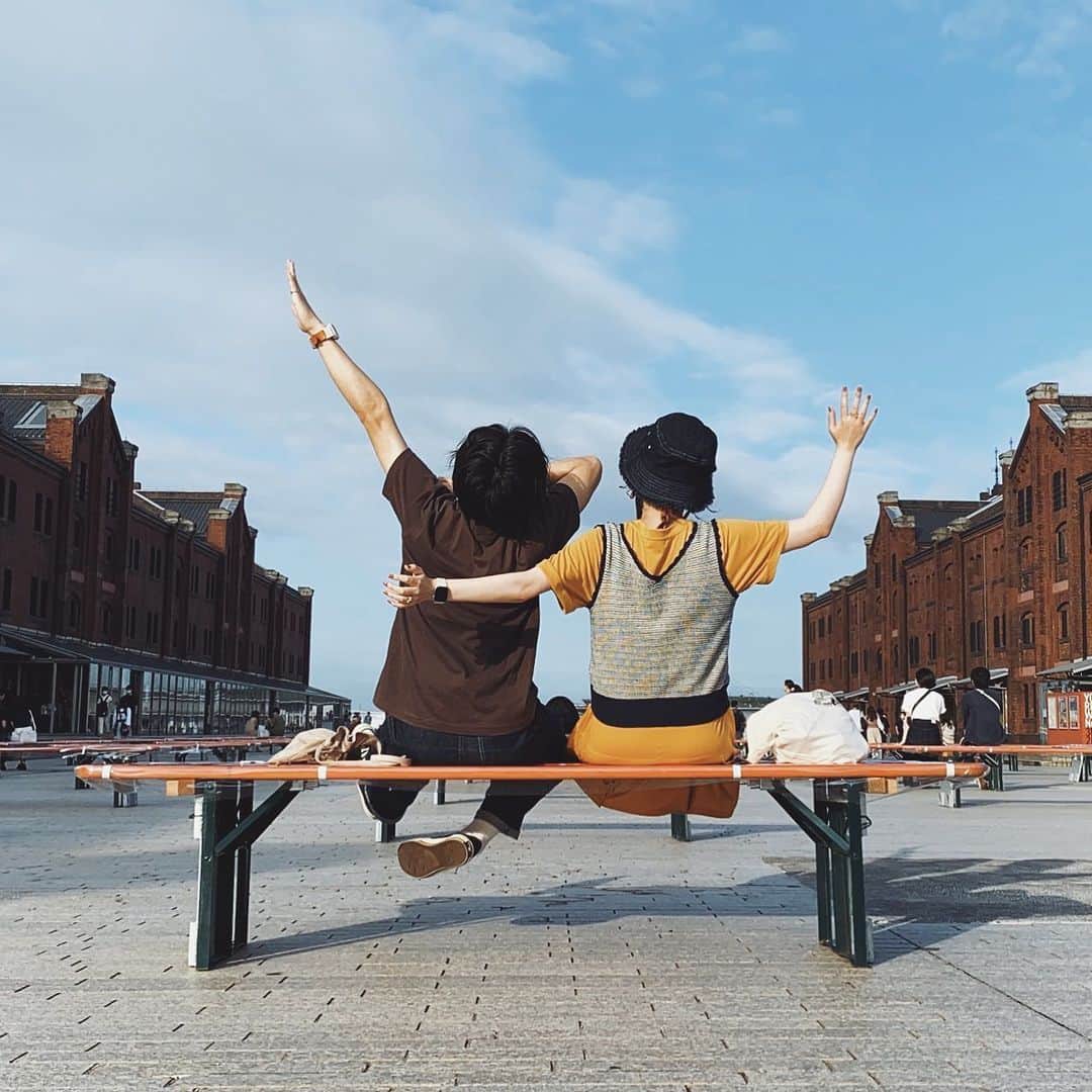 pan.812のインスタグラム：「ㅤㅤㅤㅤㅤㅤㅤㅤㅤㅤㅤㅤㅤ セルフタイマーの連写と共に いきなり空向いて変なポーズするから 私も負けじとポーズしてみたけど 反射神経の悪さが 滲み出たポーズになってしまった😥　ㅤㅤㅤㅤㅤㅤㅤㅤㅤㅤㅤㅤㅤ ㅤㅤㅤㅤㅤㅤㅤㅤㅤㅤㅤㅤㅤ  #㊗️ #平和ㅤㅤㅤㅤㅤㅤㅤㅤㅤㅤㅤㅤㅤ #休日」