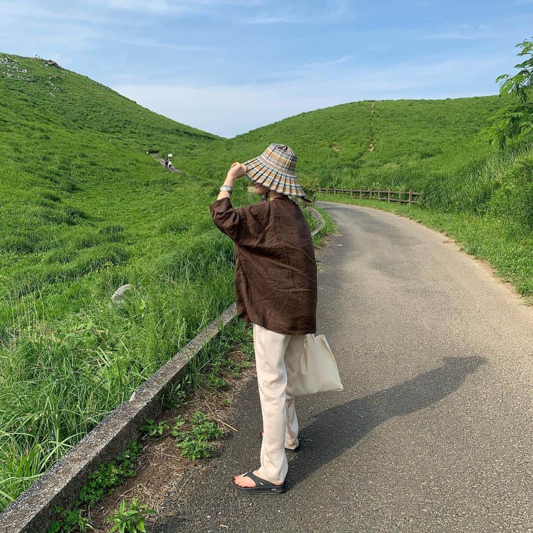 my9mj8のインスタグラム：「﻿ ﻿ 近いのに初めていきました！﻿ 平尾台⛰﻿ ﻿ 1時間くらいしか歩けなかったけど﻿ 久々に自然と気持ちいい空気に癒されました🌿﻿ ﻿ ストーリーで人気だった﻿ 帽子の後ろ姿も載せておきます笑﻿ ﻿ ﻿ ﻿ ﻿ #ファッション#コーデ#コーディネート#fashion #coordinate #code #オシャレ #ootd #outfit #wear﻿ #lornamurray」