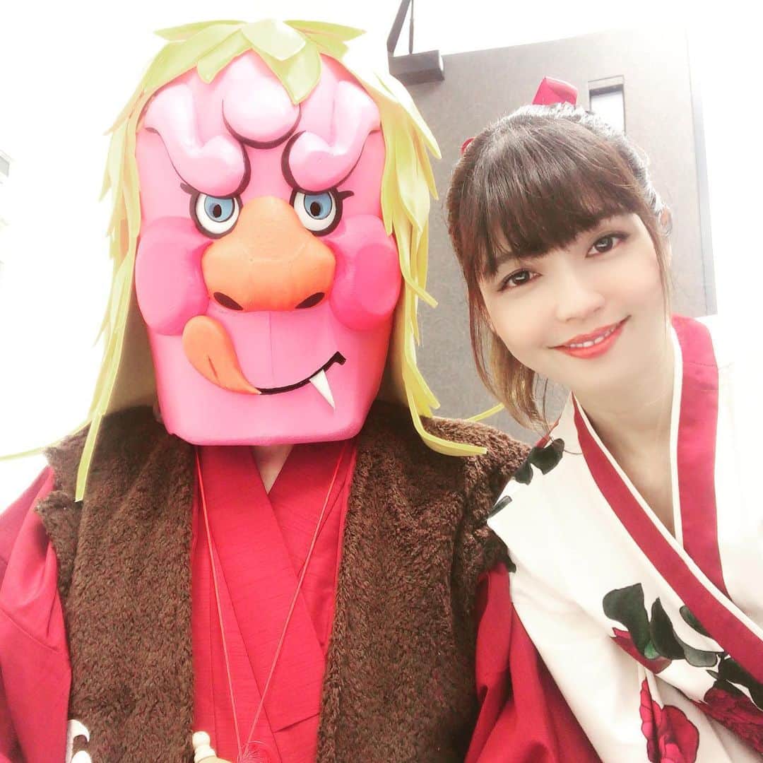 茜結のインスタグラム：「酒呑童子と姫です。  毎日アップのYouTube 「偉人だって人間だもの。」 そして 「茜結」  二つのチャンネル登録おねがいします❤︎ 偉人だって人間だもの。ゎ  日本史を楽しく学べるYouTube  教科書でゎ学べないおもしろ授業。 某テレビ局プロデューサーが本来の姿であるらしい 酒呑童子で、京から連れ去ってきた茜結とで授業をお届けします💗  #女優  #賞味期限は食べ頃ですグラドル #ミニマム #グラビアアイドル #大人可愛い #maturemodel #urecco #Bitter #グランプリ  #グラビア #1ミリでもいいなと思ったらRT  #フォローしてね #女優 #グラビアアイドル #フォロワー増やしたい #酒呑童子 #日本史 #歴史 #歴史好きな人と繋がりたい #教育動画 #youtuber #YouTube」