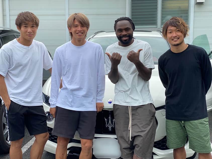 荒木大吾のインスタグラム：「ウタさんが立ち上げたブランドPUclothing  オンラインストアがあるので是非チェックしてみてください！ 売り上げの50%をナイジェリアに寄付するそうです。 @peterutaka  #PUclothing #ピーターウタカ #オーガニックコットン100% #tシャツ  #kyoto」