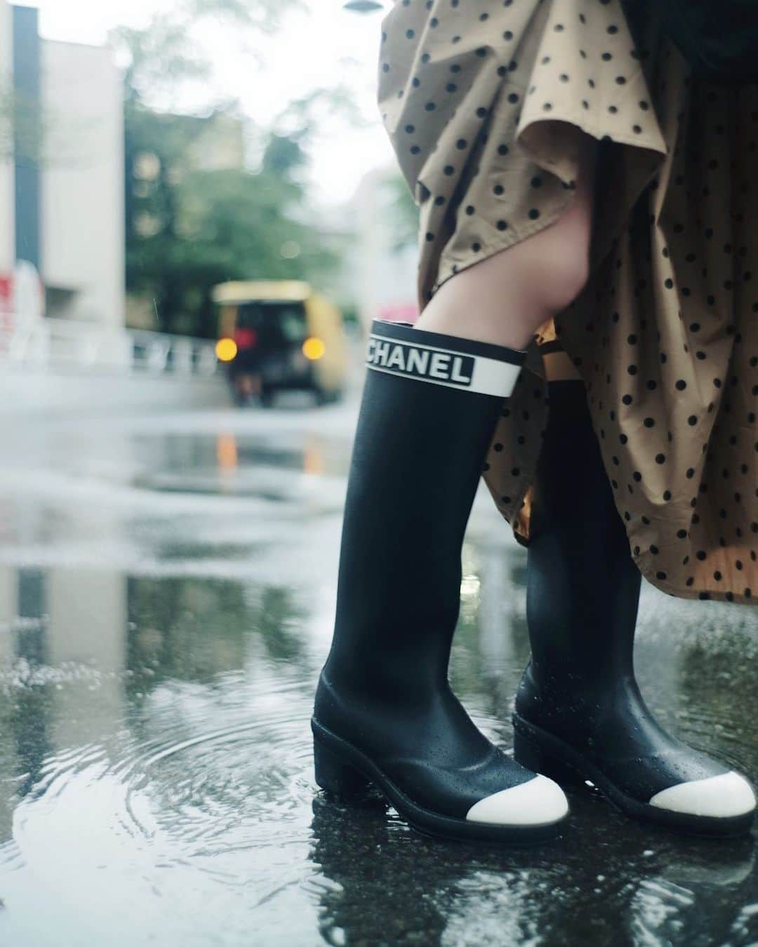 益若つばささんのインスタグラム写真 - (益若つばさInstagram)「雨が楽しくなるように長靴を買いました🥰☔️ ちょっとテンションあがります。 #chanel #boots #rainyday」6月25日 18時21分 - tsubasamasuwaka1013