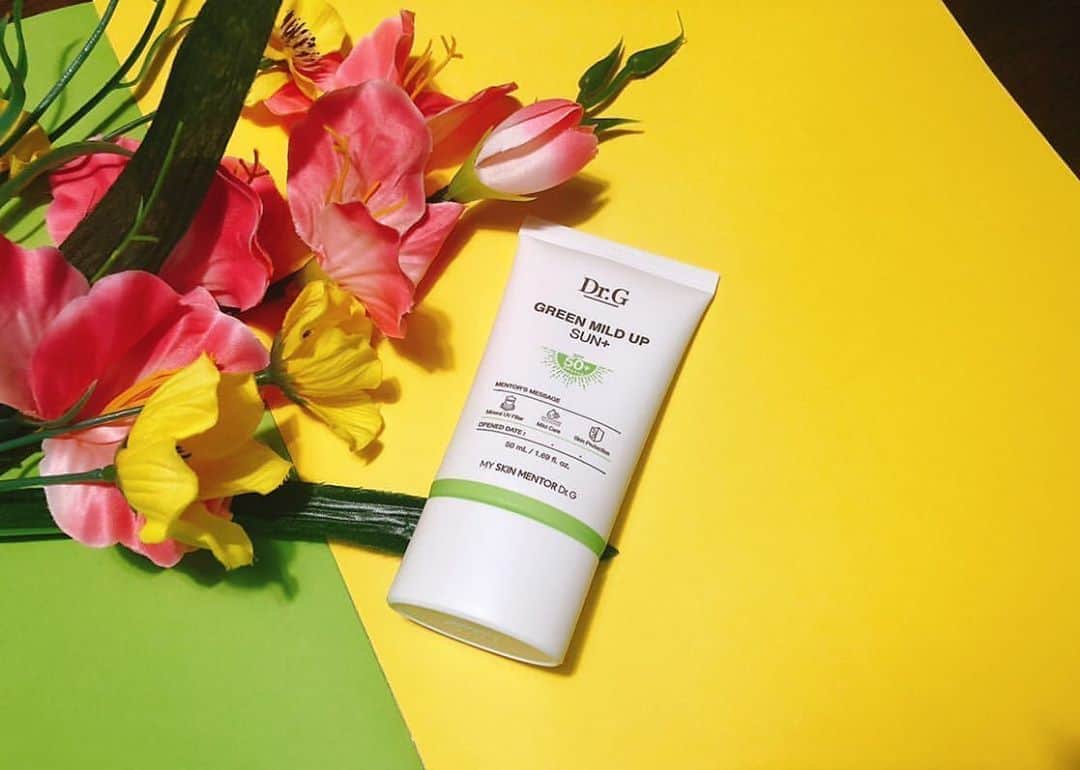 のインスタグラム：「年中大切な紫外線ケア🌞✨. . 紫外線はもちろんPM2.5やブルーライトもカットできる、 Dr.G #ドクタージー (@dr.g_official_jp )の. #グリーンマイルドアップサンプラス　 . が優れもの🌱♡♡. . シカ成分入りで肌に優しく、持続力もあるのでアウトドアでも大丈夫🌋🎒. 化粧下地としてもばっちり👌. PLAZAで2種類販売中らしい💓🦥💓. . #ドクタージー #日焼け止めクリーム  #スキンケア好き #ニキビ跡 #pr #drg #シカ成分 #敏感肌 #韓国コスメ #グリーンマイルドサンクリーム  #sunscreen  #プラザ #PLAZA #低刺激 #日焼け止めクリーム」