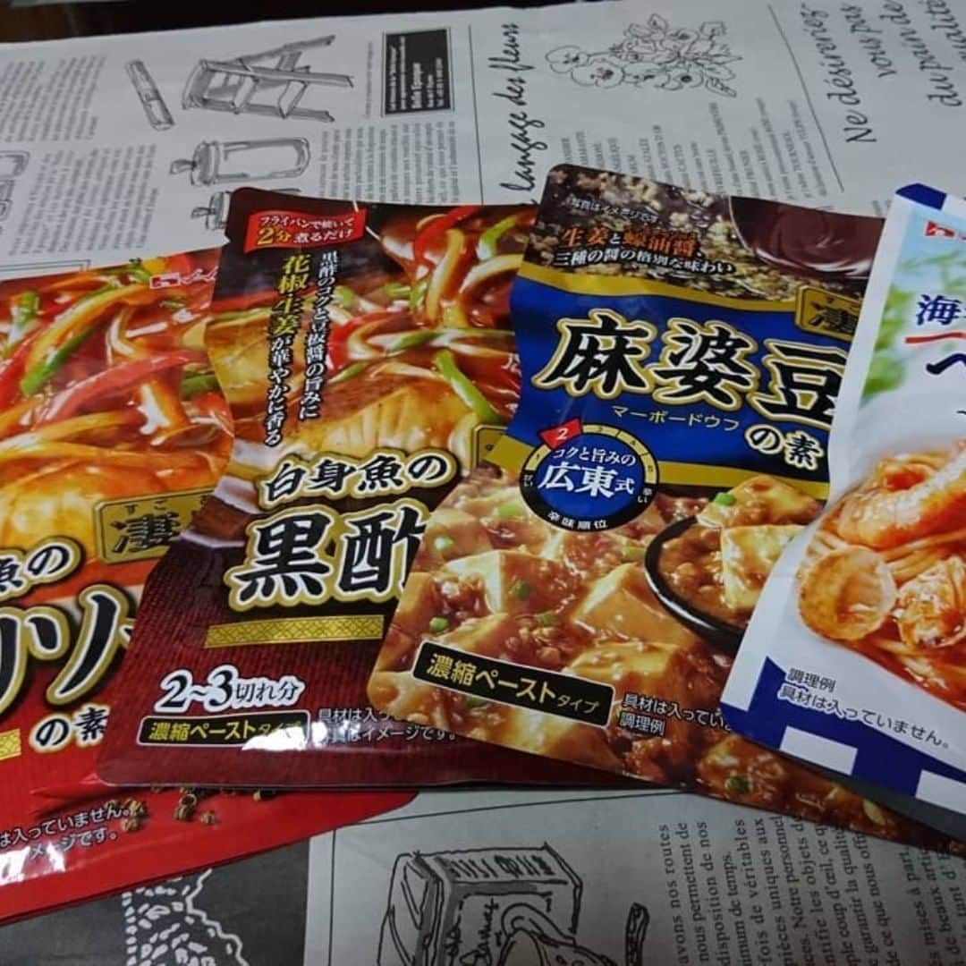 サンプル百貨店のインスタグラム：「凄味麻婆豆腐の素・凄味白身魚のチリソースの素・海鮮マルシェ ペスカトーレ イタリアンハーブ仕立て・凄味白身魚の黒酢あんの素」 全て手軽に作れておいしく味わえちゃう✨ 😋[計40個]ハウス食品 4種セット😋 ・ サンプル百貨店公式Instagramアカウントでは  #サンプル百貨店 や @3ple_dept を投稿文に つけてくれたみなさまの投稿を リポストしてご紹介しております* ・ ---------------------------- @olive__0530 さん  サンプル百貨店をご愛用頂き ありがとうございます♡ ----------------------------- ・ #サンプル百貨店 #ちょっプル #お得 #お得生活 #お得情報 #家計簿 #貯金 #節約 #ポイ活 #おうち時間 #おうち #料理 #時短料理 #ハウス食品 #凄味麻婆豆腐の素 #凄味白身魚のチリソースの素 #海鮮マルシェ ペスカトーレ イタリアンハーブ仕立て #凄味白身魚の黒酢あんの素 #麻婆豆腐 ・ ・・・・・・・・・・・・・・・・・・ ・ 手抜き料理の素！！ 掛けるだけだけとか～♪ 楽しみ、美味しかったらいいな  #サンプル百貨店 #手抜き料理」