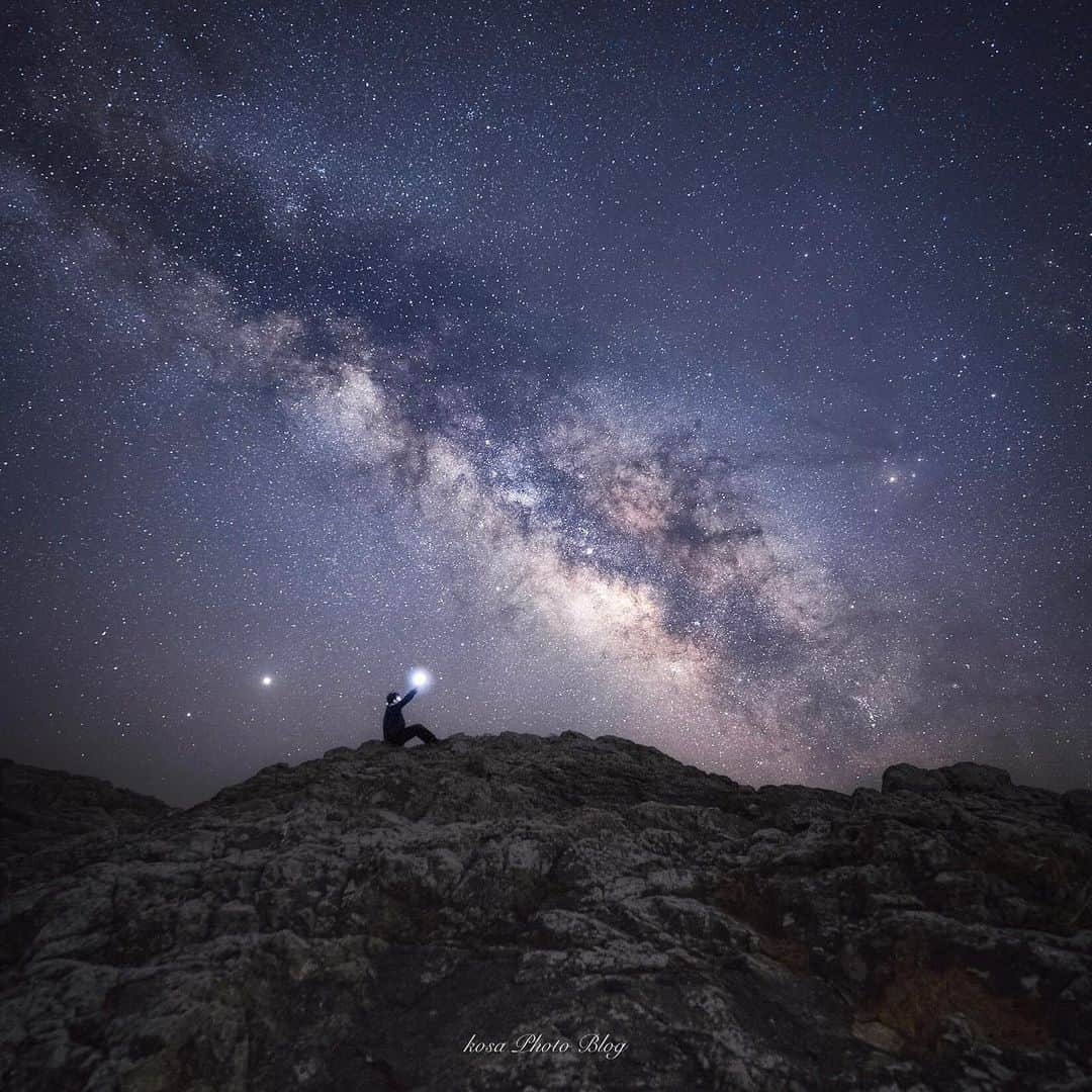 コサさんのインスタグラム写真 - (コサInstagram)「一等星ゲット🌟 ってスマホなんですけどね🤣 . Location:和歌山 Wakayama / Japan🇯🇵 Date:2020.4.19 . #天の川 #milkyway #和歌山 #longexposure_japan #グッドトリップ和歌山 #かつらぎーの #star_hunter_jp #noitenoinstagram #newmilkyway #milkywaychasers #milkywaygalaxy #art_of_japan_ #tokyocameraclub #dpj_member #IG_PHOS #photo_jpn #ptk_japan #pt_life_ #bestjapanpics #YourShotPhotographer #Impressive_gallery #light_nikon #sorakataphoto #japan_night_view_member #1x_japan #kf_gallery_vip #Rox_Captures #s_shot #jgrv_member #raw_community_member」6月25日 19時27分 - kosa_photo