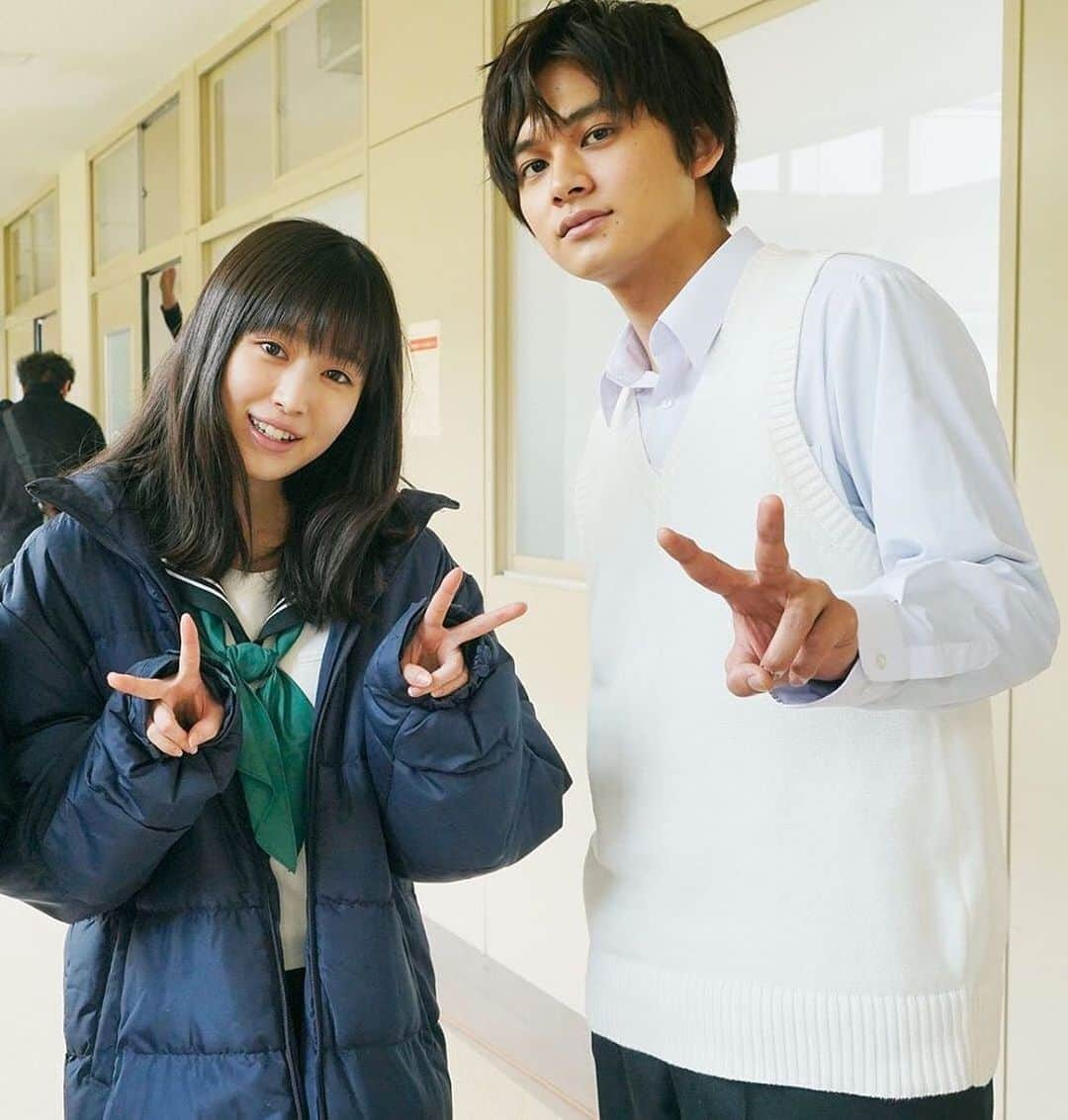 北村匠海のインスタグラム：「[#TakumiMovie] Omoi Omoware Furi Furare’s Instagram post on June 25, 2020  Takumi Kitamura with Riko Fukumoto.  #思い思われふりふられ #ふりふら #北村匠海 #TakumiKitamura #DISH// #福本莉子 #RikoFukumoto」