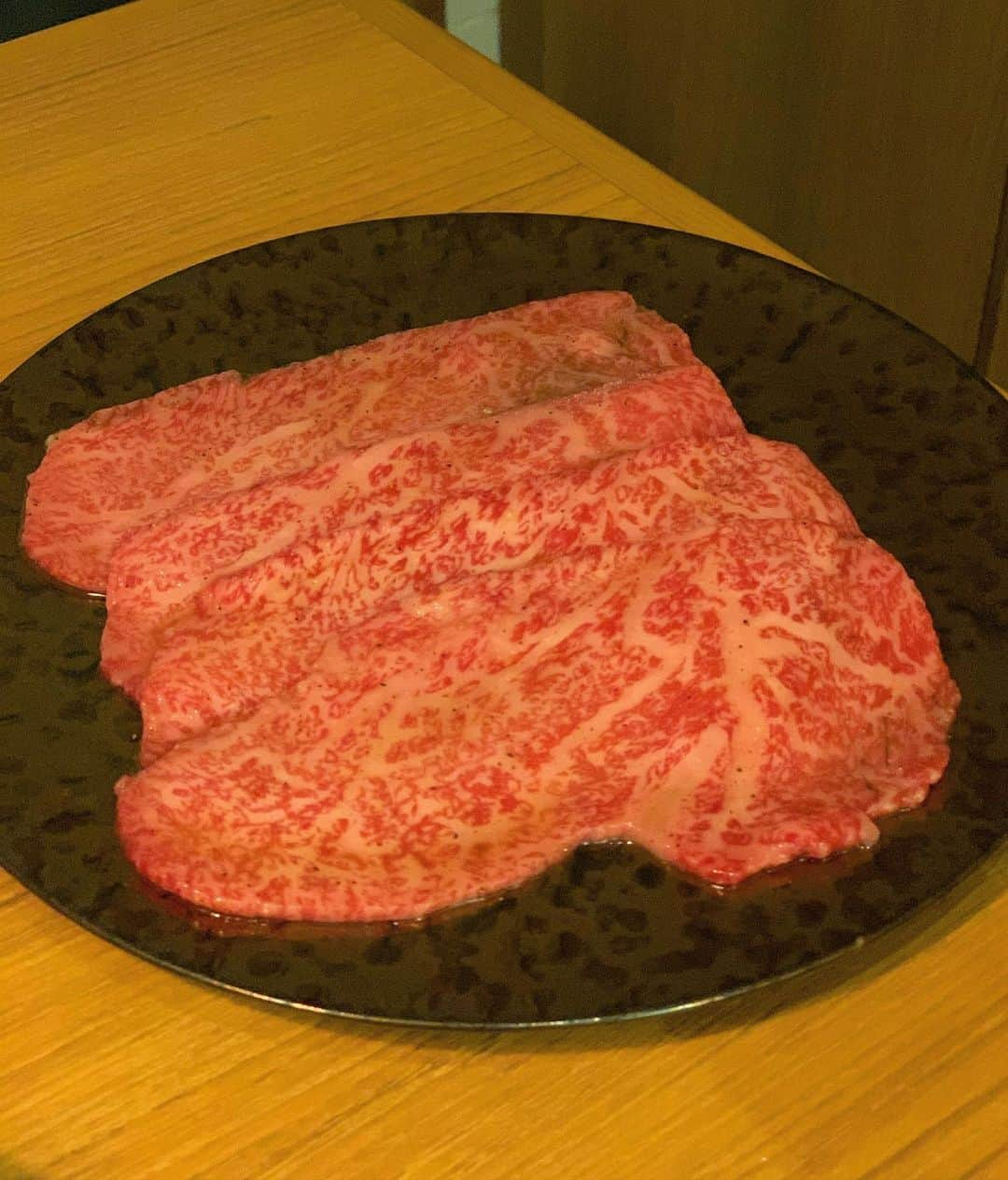 越馬千春さんのインスタグラム写真 - (越馬千春Instagram)「. 父の日のご飯で焼肉矢澤へ🥓✨ 主人もご満悦👨❤️ . . 2人とも黄色でハチみたい🙆‍♀️🐝💛 . #父の日#焼肉#焼肉矢澤#矢澤 #リンクコーデ#息子とリンクコーデ#イエローリンクコーデ #イエロー#yellow #1歳男の子#男の子ママ#ベイビー#赤ちゃん#babyboy#赤ちゃんのいる生活 #焼肉_千春メモ」6月25日 19時42分 - chiharukoshiba