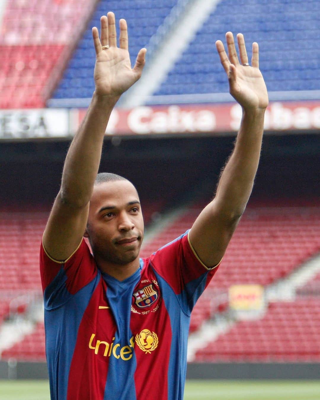 UEFAチャンピオンズリーグさんのインスタグラム写真 - (UEFAチャンピオンズリーグInstagram)「Rate this 2007 signing from 1-10! ⁣⁣ 🔵🔴 @thierryhenry ⁣⁣ ⁣⁣ #UCL #OnThisDay #OTD #FCBarcelona #Henry #ThrowbackThursday #TBT」6月25日 19時42分 - championsleague