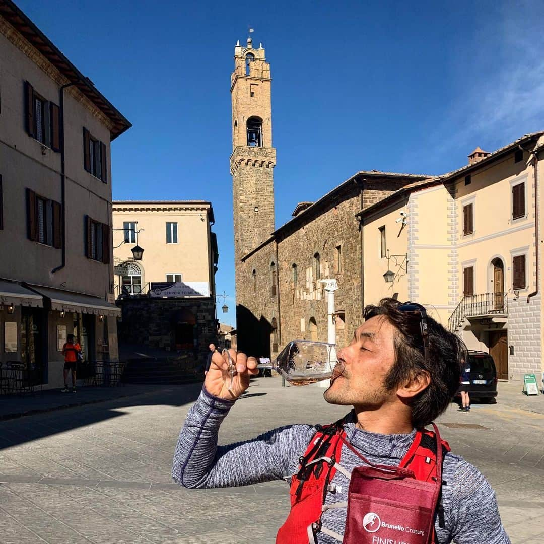 宮澤崇史のインスタグラム：「When do you want to drink wine? Yes!!! Always !!! When I drink wine after some sports. Always have great time to be there.  #montalcino #italia #italianwine #red  #white #wine #sport #run #cycling #experience #ワイン #イタリアワイン #モンタルチーノ #赤 #白 #ランニング #サイクリング  #スポーツ ＃イタリア」