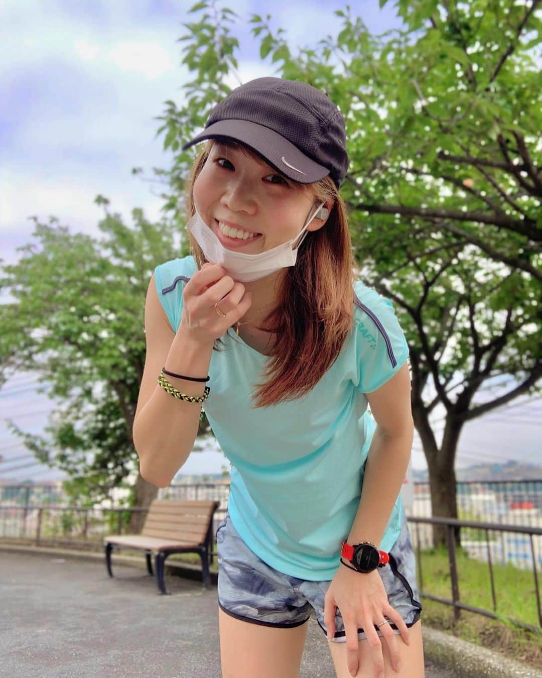 中橋舞さんのインスタグラム写真 - (中橋舞Instagram)「.﻿ ----------﻿ run 5.6km﻿ ----------﻿ 楽しく実験runしてみました👟﻿ テーマは﻿ 【ミッドフット着地ができるか】﻿ かかとでやっぱり着地してまうからなぁ🥺﻿ ﻿ ﻿ センサーの入ったスマートシューズを時折愛用してます☺️が その機能の一つに﻿ 【オーディオフィードバック】というのがあって、音声で走りの状態を教えてくれます！！﻿ ﻿ ﻿ 今日は1分間ごとに【着地】を知らせて﻿ もらい着地を変えていこうと！！﻿ ﻿ ﻿ ﻿ "今の着地はヒール着地100%です"から始まりました😭 やはり😭😭﻿かかとだよねー😭と。 ﻿ ﻿ 同じコースでそれぞれ10分計測で﻿ 【オーディオフィードバックOFF】と﻿ 【オーディオフィードバックON】で﻿ 着地がheelからmidに🙌﻿ ﻿ ﻿ とにかく今日は着地！ 音声サポート1分ごとにあるだけで﻿ めちゃくちゃ意識できた✨✨﻿ #ORPHETRACK﻿ ﻿ ﻿ そのかわり慣れない着地に﻿ 安定感のない走りになってしまったのが反省点↓↓﻿ ﻿ ﻿ ﻿ こうやって実験的に自分の走りを分析するのも面白い🌟﻿ またやってみます！﻿ こういうデータ見るのランナーって意外と好き説﻿ ﻿ #ランニング #running #runner #走るのが好き﻿ #runforfun #loverunning #走る #走るひと ﻿ #オルフェトラック #スマートシューズ﻿ @nonewfolk  #garmin7runners #ガーミン﻿ #garmin #ガーミン女子 #forathlete245music ﻿ #まいrun #instarunners #ぼっちラン ﻿ #マラソン #marathon #馬拉松 #跑了就懂 #runstagram﻿」6月25日 19時54分 - mai_nakahashi