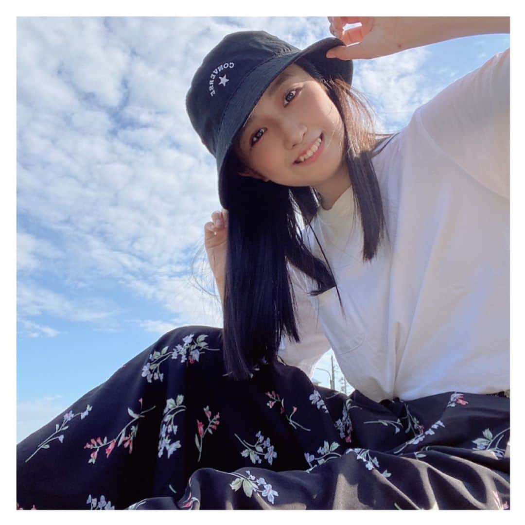 小見山沙空さんのインスタグラム写真 - (小見山沙空Instagram)「夏だよ夏だもう夏だ☀️ 青空だ〜☁️ すごくかわいいパンツなの🌺夏っぽいでしょ😊  前髪なしなのきづいたかな💫  #おさらコーデ #バンツコーデ #バケットハット #白t #青空 #稲 #followｍe #ngt48 #小見山沙空 #前髪なし」6月25日 19時49分 - sara.komiyama727