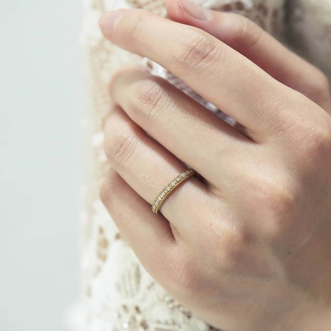 Cli'O mariageクリオマリアージュさんのインスタグラム写真 - (Cli'O mariageクリオマリアージュInstagram)「ドレスに囲まれてのリングのお支度は何時でもご予約制で可能なんですよ🕊️ . そろそろお式準備やフォトの撮影にと、ちょっぴり行動的な日常になって参りましたね🌿 . 写真の様にペアリングの美しき指輪も豊富で、複数のブランドをお取り扱いしております。 . 実店舗が無かったり、東京では手にはいらない遠方のブランド等、拘りのラインナップ★ ２フロアー予約制ですから、クリーンな場所でじっくりリング選び出来るのも喜んで頂いてるんですよ✨ . #yukahojo  #ユカホウジョウ #atelierplow  #アトリエプラウ  #lovignette　#ラヴィネット #monshiro　#モンシロ #taner_bridal #タネルブライダル #simmon　#シモン 各ブランド型数も豊富ですよ？ . Zoomを使ったご見学も可能です⭐︎ お気軽にご相談ください⭐︎ まずは公式LINEにお問い合わせを！ https://lin.ee/f98SJF1 . ★リアルなクリオマリアージュブライズをご紹介しております⏬  @cliomariage_brides ★パーティーや花嫁アクセサリーのご購入検討中の方はこちらをご覧ください⏬ @cliomariage.shop . The request of photo wedding is also possible. Please make an appointment. ↓↓↓ ☏+81-3-3770-9722 ✉info@cliomariage.com 1-16-16-5F Dogenzaka,Sibuya,Tokyo #cliomariage  #クリオマリアージュ #フォトウエディング 　#ドレス試着 #結婚準備 #指輪探し  #海外挙式  #プレ花嫁 #マリッジリング #2020秋婚 #2021春婚　#プロポーズ  #婚約指輪 #家族挙式 #エンゲージリング #ring」6月25日 20時03分 - cliomariage