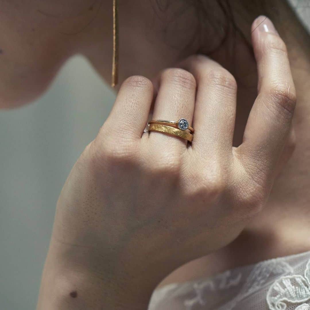 Cli'O mariageクリオマリアージュさんのインスタグラム写真 - (Cli'O mariageクリオマリアージュInstagram)「ドレスに囲まれてのリングのお支度は何時でもご予約制で可能なんですよ🕊️ . そろそろお式準備やフォトの撮影にと、ちょっぴり行動的な日常になって参りましたね🌿 . 写真の様にペアリングの美しき指輪も豊富で、複数のブランドをお取り扱いしております。 . 実店舗が無かったり、東京では手にはいらない遠方のブランド等、拘りのラインナップ★ ２フロアー予約制ですから、クリーンな場所でじっくりリング選び出来るのも喜んで頂いてるんですよ✨ . #yukahojo  #ユカホウジョウ #atelierplow  #アトリエプラウ  #lovignette　#ラヴィネット #monshiro　#モンシロ #taner_bridal #タネルブライダル #simmon　#シモン 各ブランド型数も豊富ですよ？ . Zoomを使ったご見学も可能です⭐︎ お気軽にご相談ください⭐︎ まずは公式LINEにお問い合わせを！ https://lin.ee/f98SJF1 . ★リアルなクリオマリアージュブライズをご紹介しております⏬  @cliomariage_brides ★パーティーや花嫁アクセサリーのご購入検討中の方はこちらをご覧ください⏬ @cliomariage.shop . The request of photo wedding is also possible. Please make an appointment. ↓↓↓ ☏+81-3-3770-9722 ✉info@cliomariage.com 1-16-16-5F Dogenzaka,Sibuya,Tokyo #cliomariage  #クリオマリアージュ #フォトウエディング 　#ドレス試着 #結婚準備 #指輪探し  #海外挙式  #プレ花嫁 #マリッジリング #2020秋婚 #2021春婚　#プロポーズ  #婚約指輪 #家族挙式 #エンゲージリング #ring」6月25日 20時03分 - cliomariage