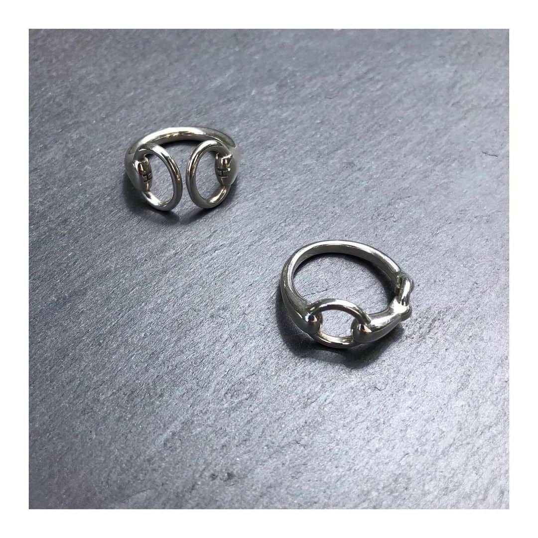 のインスタグラム：「-HIROB SOUTH NEWoMan新宿店-﻿ ﻿ ヴィンテージエルメスリング入荷しております。﻿ ﻿ ・Vintage HERMES Ring﻿ ・右￥40,000＋Tax 12号﻿ ・左￥42,000＋Tax 9号﻿ ﻿ 7/12まで10％OFF開催しております！﻿ 普段は対象外のヴィンテージアクセサリーやバッグも対象です！﻿ 一点物ですので気になる方はお早めに。﻿ ﻿ お問い合わせ先﻿ HIROB SOUTH NEWoMan新宿店﻿ tel:03-5379-9372﻿ ﻿ #hirob ﻿ #hirobsouth﻿ #baycrews﻿ #antiquewatch﻿ #vintagewatch﻿ #vintageaccessories﻿ #vintagehermes﻿ #hermes﻿ #hermesring﻿ #NEWoMan新宿﻿ ﻿ #ヒロブ﻿ #ヒロブサウス﻿ #ベイクルーズ﻿ #アンティークウォッチ﻿ #ヴィンテージウォッチ﻿ #ヴィンテージアクセサリー﻿ #ヴィンテージエルメス﻿ #エルメス﻿ #エルメスリング﻿ #ニュウマン新宿」