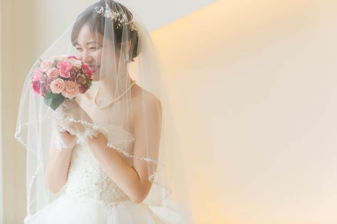 【公式】アールベルアンジェ奈良～結婚式場･ゲストハウス～さんのインスタグラム写真 - (【公式】アールベルアンジェ奈良～結婚式場･ゲストハウス～Instagram)「#アールベルアンジェ奈良 をつけて お写真の投稿お待ちしております✳︎ ・ --------------- 笑顔が素敵な新郎新婦様🤍 これからも沢山の新郎新婦様に 幸せが訪れます様に。。。＊* --------------- ・ ・ ブライダルフェアの予約はTOPの URLからしてくださいね！ >>>@artbellangenara ・ 『#アールベルアンジェ奈良』 のハッシュタグをつけて お写真を投稿してください✳︎ こちらの公式IG(@artbellangenara) で取り上げさせていただきます✳︎ . ・ ・ #アールベルアンジェなら#結婚式#結婚 #奈良結婚式場#挙式#奈良#チャペル挙式 #関西花嫁#奈良花嫁#ウェディングドレス #ウェディングレポ#挙式レポ #卒花嫁#プレ花嫁#ウェディング #ウェディングフォト#weddingphoto #Otokucon#日本中のプレ花嫁さんと繋がりたい #weddingtbt#披露宴#ファミリーウェディング」6月25日 19時56分 - artbellangenara