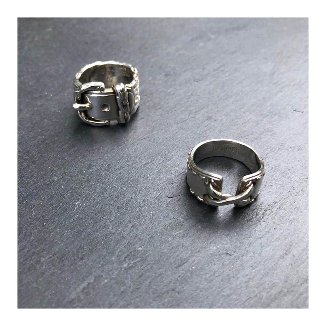 のインスタグラム：「-HIROB SOUTH NEWoMan新宿店-﻿ ﻿ ヴィンテージエルメスリング入荷しております。﻿ ﻿ ・Vintage HERMES Ring﻿ ・右￥42,000＋Tax 10号﻿ ・左￥42,000＋Tax 9.5号﻿ ﻿ 7/12まで10％OFF開催しております！﻿ 普段は対象外のヴィンテージアクセサリーやバッグも対象です！﻿ 一点物ですので気になる方はお早めに。﻿ ﻿ お問い合わせ先﻿ HIROB SOUTH NEWoMan新宿店﻿ tel:03-5379-9372﻿ ﻿ #hirob ﻿ #hirobsouth﻿ #baycrews﻿ #antiquewatch﻿ #vintagewatch﻿ #vintageaccessories﻿ #vintagehermes﻿ #hermes﻿ #hermesring﻿ #NEWoMan新宿﻿ ﻿ #ヒロブ﻿ #ヒロブサウス﻿ #ベイクルーズ﻿ #アンティークウォッチ﻿ #ヴィンテージウォッチ﻿ #ヴィンテージアクセサリー﻿ #ヴィンテージエルメス﻿ #エルメス﻿ #エルメスリング﻿ #ニュウマン新宿」