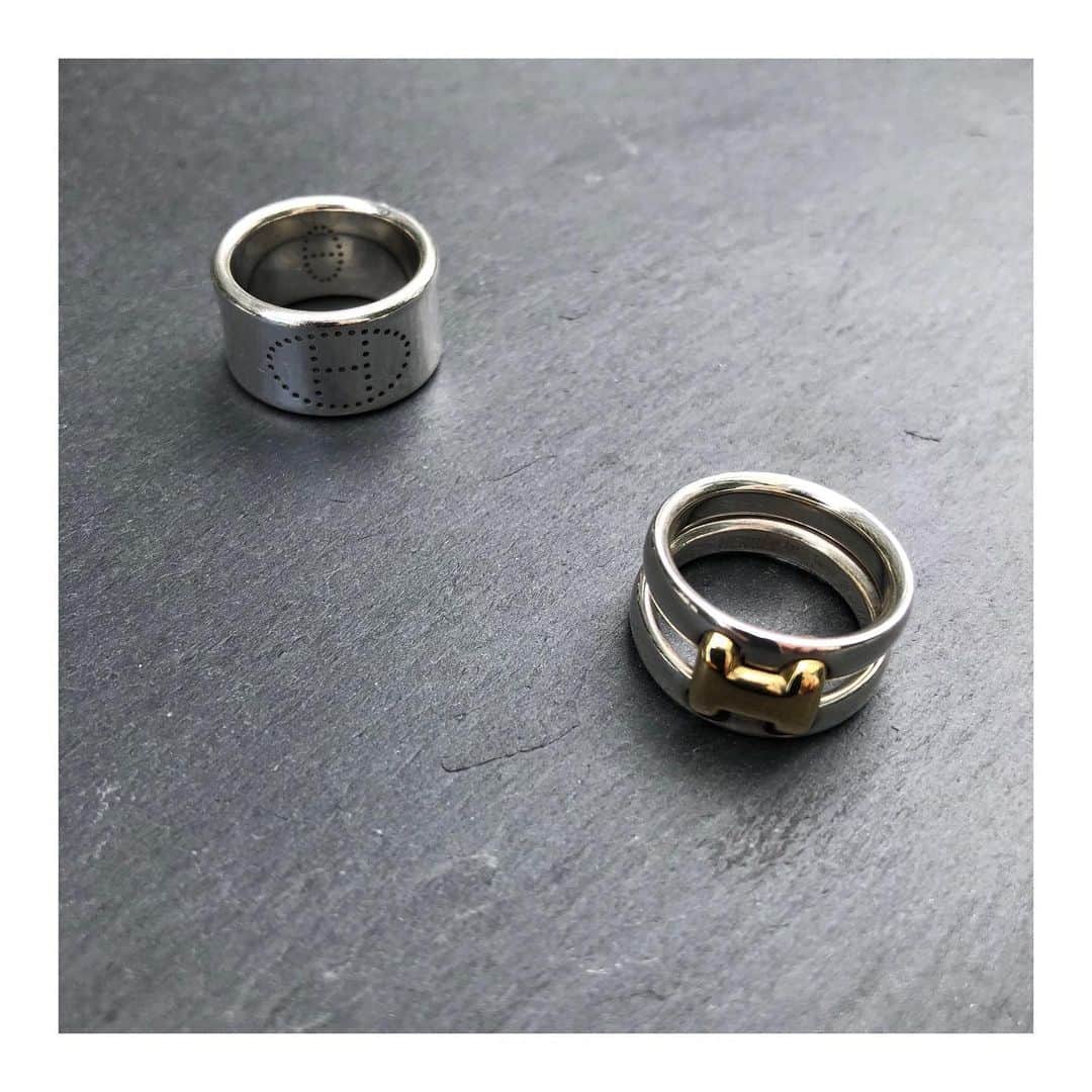 のインスタグラム：「-HIROB SOUTH NEWoMan新宿店-﻿ ﻿ ヴィンテージエルメスリング入荷しております。﻿ ﻿ ・Vintage HERMES Ring﻿ ・右￥46,000＋Tax 9号﻿ ・左￥42,000＋Tax 10号﻿ ﻿ 7/12まで10％OFF開催しております！﻿ 普段は対象外のヴィンテージアクセサリーやバッグも対象です！﻿ 一点物ですので気になる方はお早めに。﻿ ﻿ お問い合わせ先﻿ HIROB SOUTH NEWoMan新宿店﻿ tel:03-5379-9372﻿ ﻿ #hirob ﻿ #hirobsouth﻿ #baycrews﻿ #antiquewatch﻿ #vintagewatch﻿ #vintageaccessories﻿ #vintagehermes﻿ #hermes﻿ #hermesring﻿ #NEWoMan新宿﻿ ﻿ #ヒロブ﻿ #ヒロブサウス﻿ #ベイクルーズ﻿ #アンティークウォッチ﻿ #ヴィンテージウォッチ﻿ #ヴィンテージアクセサリー﻿ #ヴィンテージエルメス﻿ #エルメス﻿ #エルメスリング﻿ #ニュウマン新宿」