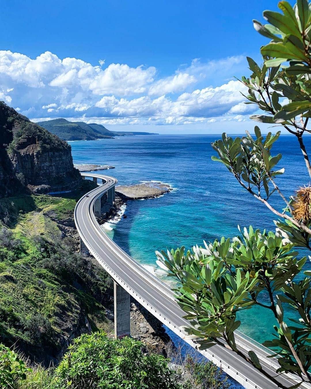 Australiaさんのインスタグラム写真 - (AustraliaInstagram)「Who knew we could long for a place we never left? 💙@davesyd_ is looking forward to returning to the #SeaCliffBridge in @visitwollongong, which is just over an hour’s drive or train ride from @sydney. You can either drive or walk across this 665-metre-long cantilever bridge, which is one of many spectacular sights along the @grandpacificdrive. Tip: Book in for lunch at the scenic @thescarboroughhotel which recently reopened; it’s just up the road, and the views are mint! #loveNSW #visitwollongong #grandpacificdrive」6月25日 20時00分 - australia