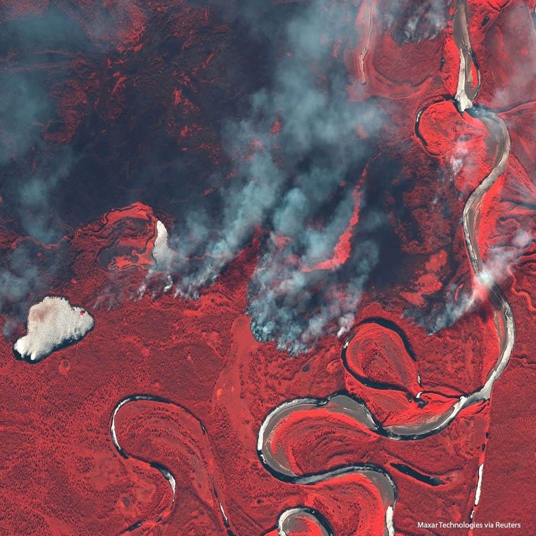 ABC Newsさんのインスタグラム写真 - (ABC NewsInstagram)「Smoke rises from wildfires near Berezovka River in Russia, shown in this color infrared image. #wildfire #russia #smoke」6月25日 20時01分 - abcnews