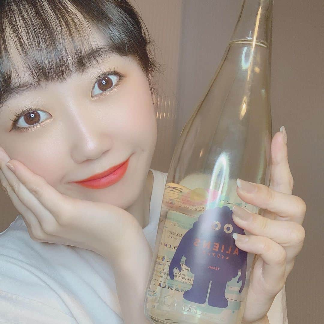 のインスタグラム：「@kurand_info さんの素敵な企画 #酒ガチャ ﻿ ﻿ 私は高知県の【エイリアンズ】という﻿お酒をいただきました🪐⚡️﻿ ﻿ 淡麗辛口ですが、飲み口はすっきりしていて﻿ サラッと飲めちゃう🍶キンキンに冷やして飲んだよ！﻿ ﻿ おつまみは @shinya6727 さんのレシピを﻿ 参考にして…アボカドの明太マヨサラダ🥑﻿ ﻿ KURANDさんの店舗で以前お酒についての﻿ トークイベントをさせていただいたことが﻿ あったんだけど、本当に珍しいお酒が沢山！﻿ ﻿ その上、飲食持ち込みOK&時間制限の飲み放題とか﻿ 酒好きには天国でしかないので﻿ その後も割とプライベートで行っていました🍶﻿ ﻿ なかなかまだそんなに外で飲む機会がなく 最近はもっぱら家飲みなのでお酒のストックが増えていく一方🍾﻿ ﻿ 早くKURANDさんでワイワイお酒飲みたいな🤤﻿ ﻿ #KURAND #プレゼント企画﻿」