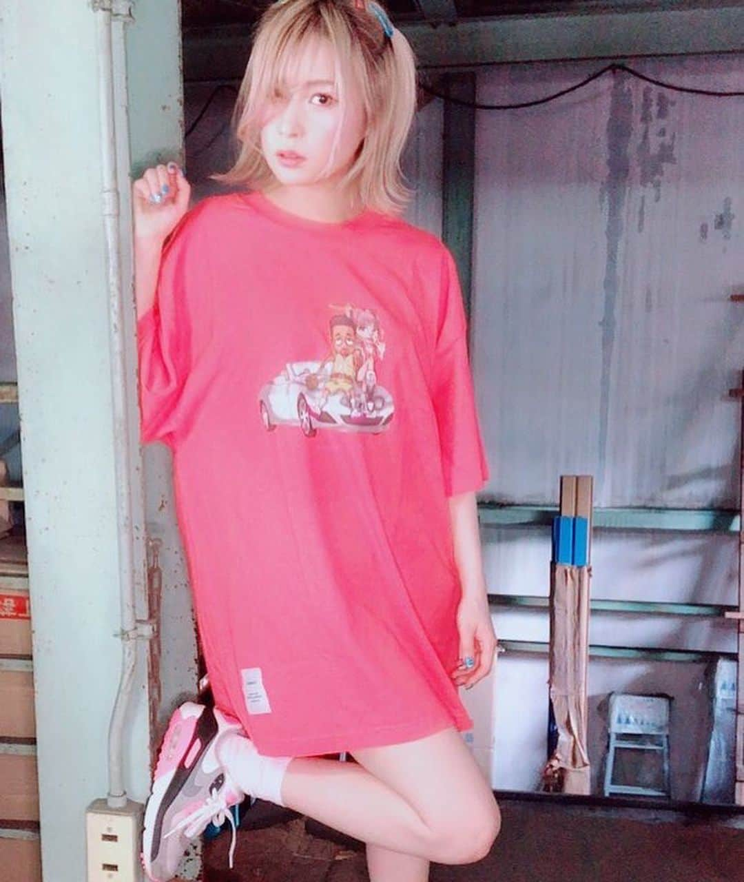 小林ひろみさんのインスタグラム写真 - (小林ひろみInstagram)「ねえさん　#yuki_yoshizawa_ と　#civiatelier のコラボTシャツ💜 めちゃくちゃ可愛いカッコイ‼️ 私はXLででかめのワンピ丈で着ますん☺️🍼 姐さんのイラストがめちゃ可愛い😍  Yuki Yoshizawa ✖︎ Civiatelier  6/28 23:59まで予約購入でしかGETできないTシャツ💕  現在発売中で28日までだからお早めに💜  みんなでお揃いにしたらめっちゃ目立ちそう🤣‼️ #Civiatelier #yukiYoshizawa #Yoshizawayuki #吉澤友貴  https://civiatelier.com/」6月25日 20時08分 - kobahiro0312