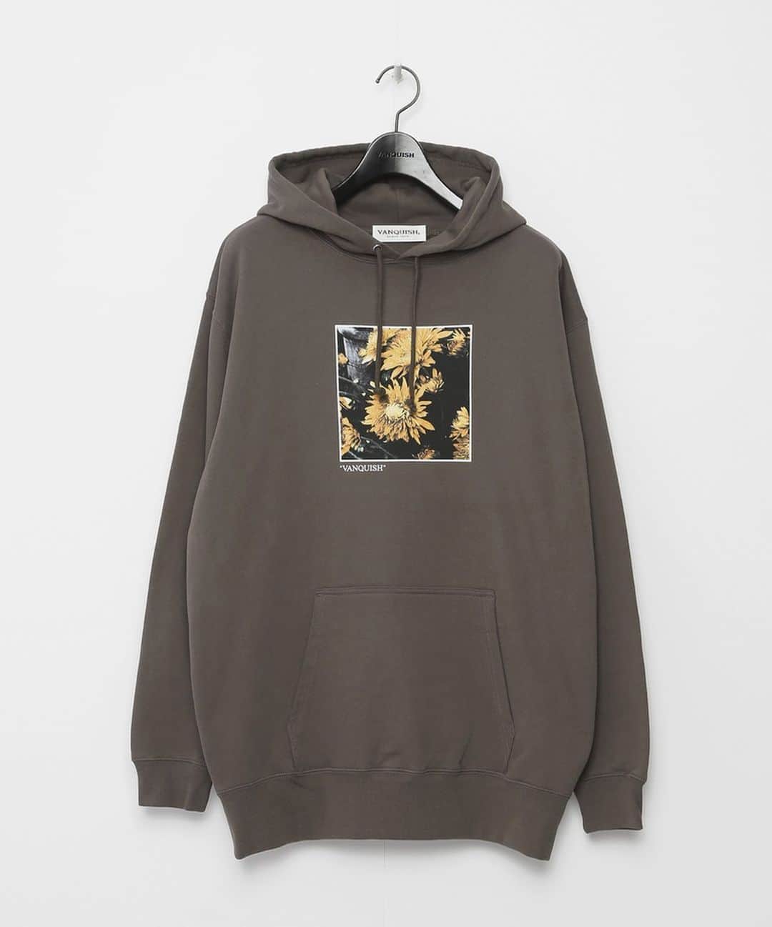 ヴァンキッシュのインスタグラム：「■ Chrysanthemum (菊)Photo Hoodie[VGC1260] ㅤㅤㅤㅤㅤㅤㅤㅤㅤㅤㅤㅤㅤ Color:Black/Charcoalgray Size:M/L/XL JPY 9,900 (tax included) ㅤㅤㅤㅤㅤㅤㅤㅤㅤㅤㅤㅤ Shop link bio！ ——————————————— ‪#VANQUISH #vanquishjp」