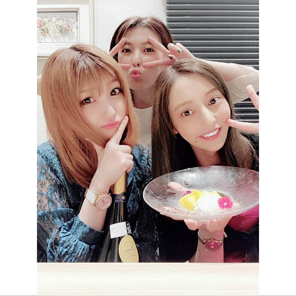 池田夏希さんのインスタグラム写真 - (池田夏希Instagram)「お誕生日当日はぴーよ(@hitomi_komatani )とじゅり(@jurico8 )がお祝いしてくれました😌💕 . 懐かし話しに盛り上がりすぎて楽しかったぁ～😆 美味しいごはん&プレゼントまで本当にありがとう🎁✨ . #誕生日 #誕生日当日 #お祝い #駒谷仁美 #ぴーよ #じゅり #おしゃれディナー #美味しかった #プレゼント #ありがとう #幸せな時間 #嬉しい #楽しかった #birthday #birthdayday #Congratulations #fashionable #dinner #delicious #birthdaypresent #thankyou #happytime #pleasantcats #wasfun #instabirthday #instadinner #instafood #foodphotography #foodstagram」6月25日 20時29分 - natsukiikeda624