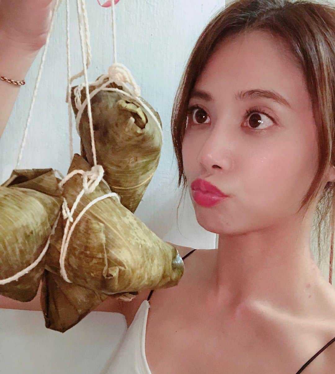 Miaのインスタグラム：「今年端午節只能ㄔㄔ得看著這些肉粽了！ 🎉端午節快樂🎉  #端午節快樂🤩 #胃炎中暑🥵 #能吃便是福」