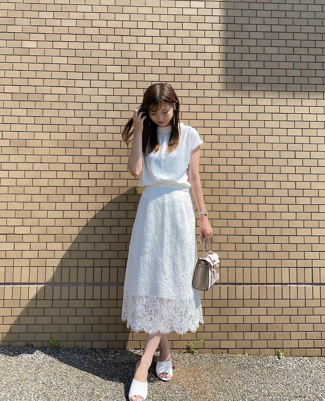 haruru0724さんのインスタグラム写真 - (haruru0724Instagram)「#code . . ボトムスは @techichi_official ❤︎ レースのスカートって、やっぱり好き🥺💕 綺麗目にまとめたけど、 Tシャツにスニーカーとかでも可愛いよね😊✨ . . . #techichi #テチチ #オフィスコーデ #オフィスカジュアル #オンコーデ #オフコーデ #レーススカート #ママコーデ #ママファッション #プチプラコーデ #シンプルコーデ #大人カジュアル #カジュアルコーデ #きれいめカジュアル #きれいめコーデ #大人可愛い #オトナ女子 #30代ファッション #30代コーデ #着回しコーデ #今日のコーデ #高身長コーデ #166cm #コーデ #淡色女子 #淡色コーデ #ワントーンコーデ #mamagirl #오오티디」6月26日 7時17分 - haruru0724