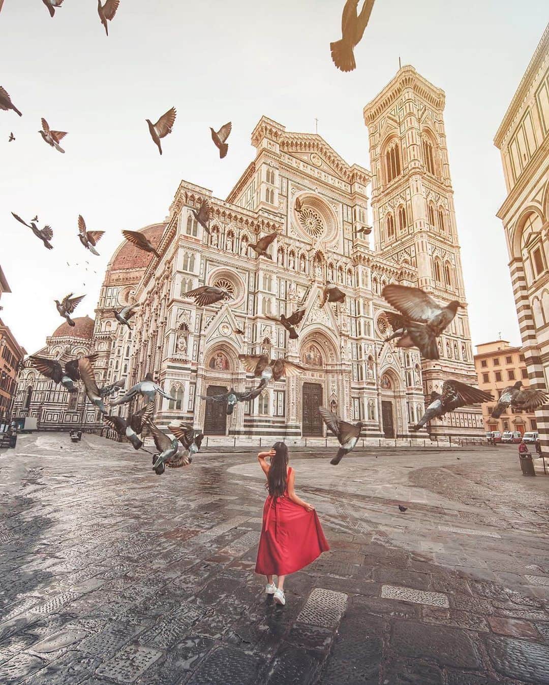 instagoodさんのインスタグラム写真 - (instagoodInstagram)「@harimaolee . Love the interaction between places and pigeons 🕊 Which one is your favorite? . Places in frames: Pic 1: St. Macro Square, Venice Pic 2: Duomo di Milano, Milan Pic 3: Cathedral of Santa Maria del Fiore, Florence Pic 3: Colosseum, Rome」6月26日 6時02分 - instagood