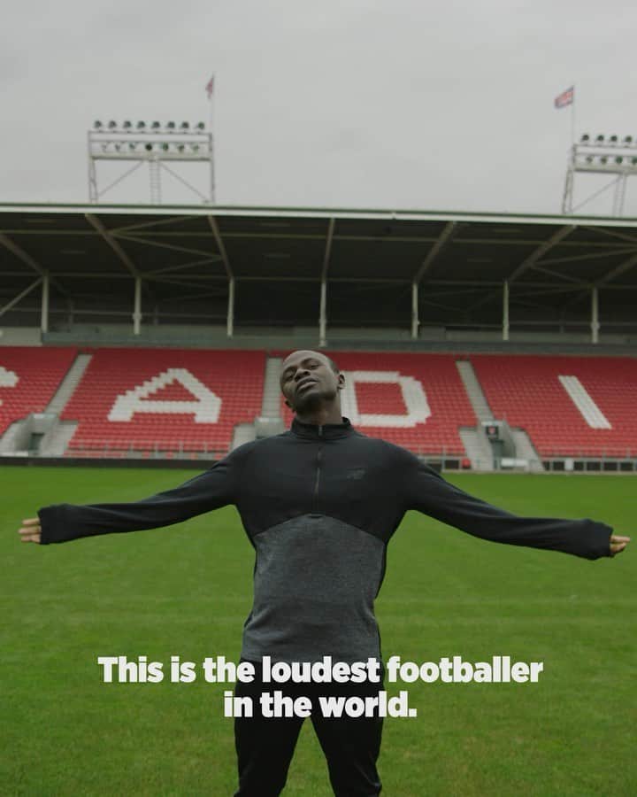 のインスタグラム：「This is Sadio. You might think he’s quiet, but he’s the loudest footballer in the world. Now a league champion. #WeGotNow」