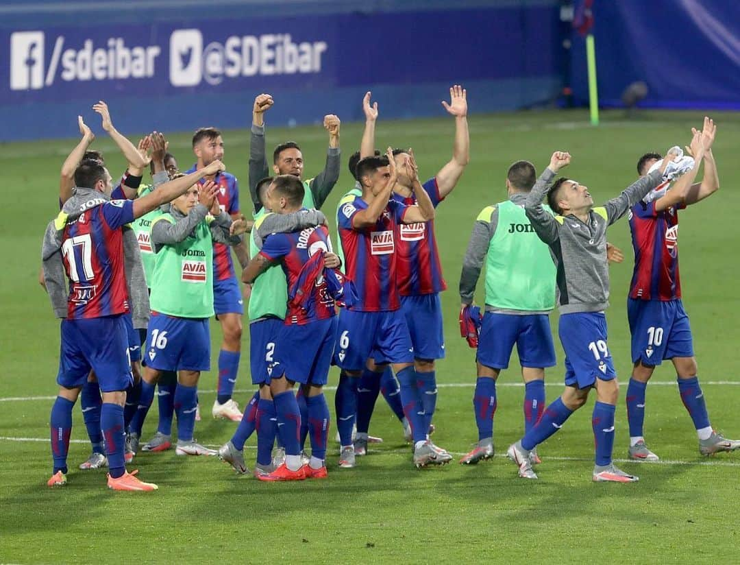 セルジ・エンリクさんのインスタグラム写真 - (セルジ・エンリクInstagram)「Gran trabajo de todo el EQUIPO!!! Victoria merecida y dedicada a nuestro gran utillero Zapi♥️🙌🏽 Aupa @sdeibar ⚽️seguimos」6月26日 6時16分 - enrichsergi