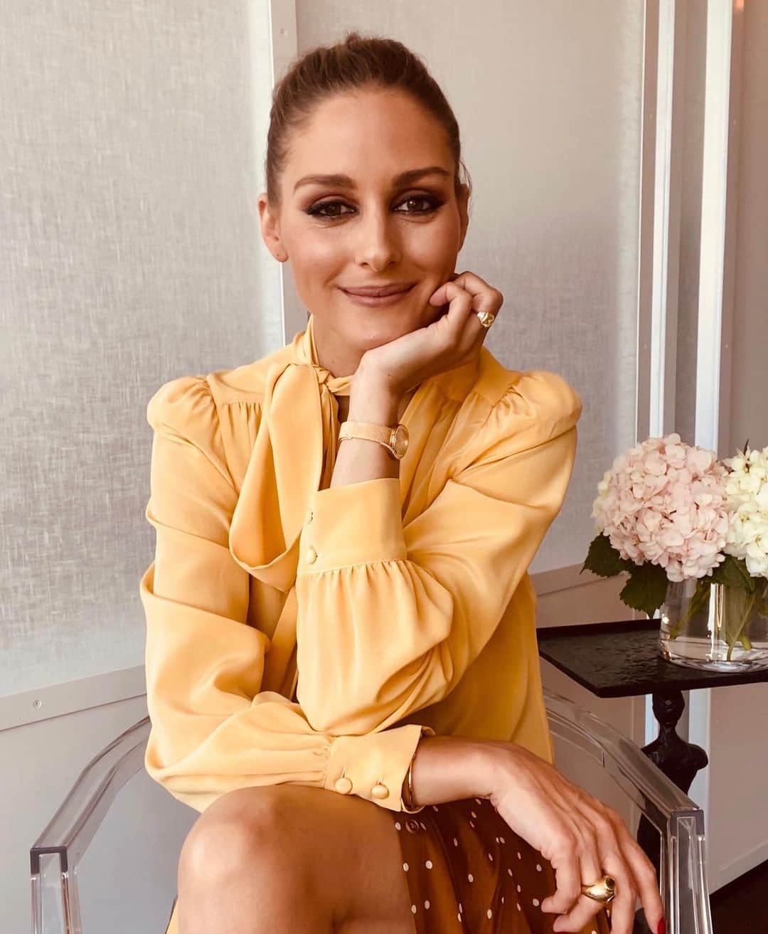 オリヴィア・パレルモのインスタグラム：「Busy work (from home) day!⁣ ✅  IG Live with @forbes ✅  OP Collection Brainstorm⁣ ✅  Top Secret Project Meeting⁣ ✅  Image Asset Review⁣ ⁣ Olivia Palermo Collection Neck-Tie Blouse in Dandelion Silk now available 🤩💃🏼」