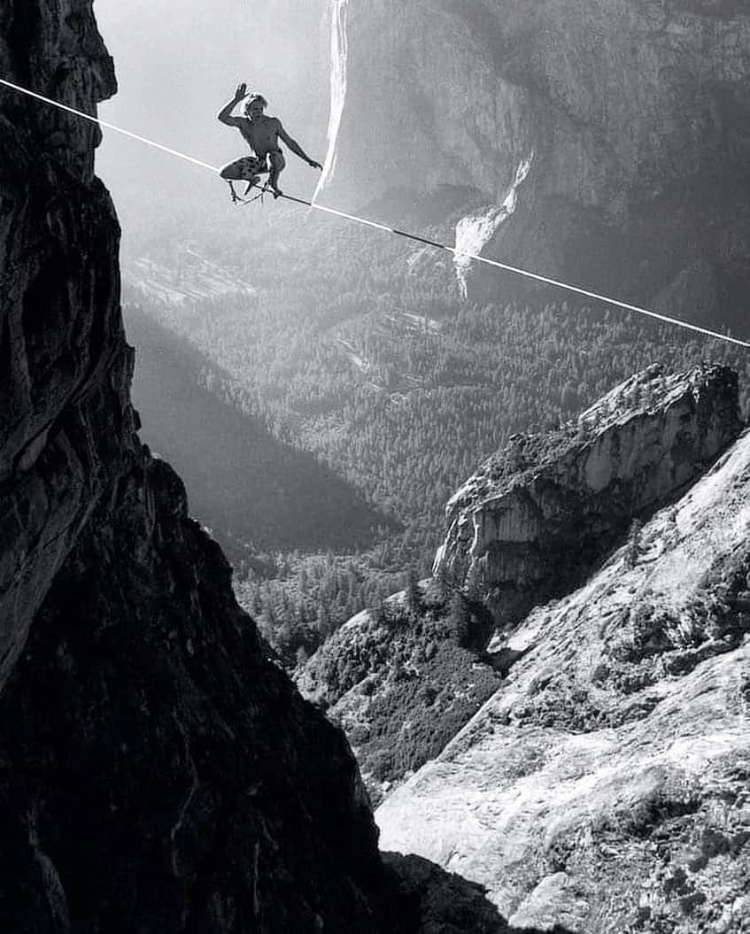 クリス・バーカードのインスタグラム：「The Yosemite climbing Museum has been decades in the making! For years, @YagerYCA has worked collecting significant pieces of climbing history and has given back to our community through efforts like the incredible @yosemitefacelift event. The museum is close to opening and you can be apart of the final push to support this heroic endeavor to preserve & educate. Show your support now for Ken and the YCA at their kickstarter link at Yosemiteclimbing.org  Photo of @corbinusinger surfing the Taft point highline by @pictures_of_fidelman」